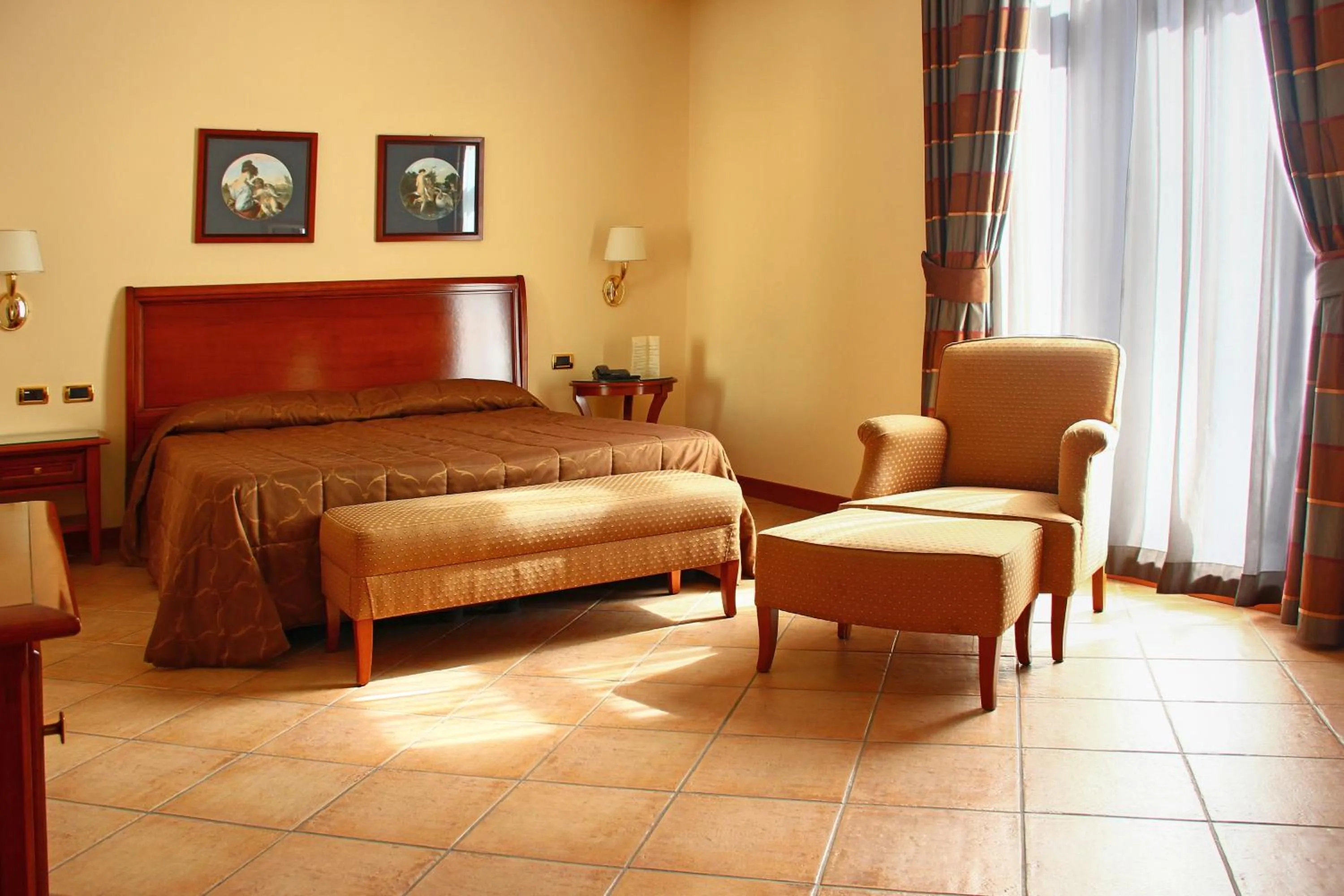 Shower in Le Cheminée Business Hotel Napoli