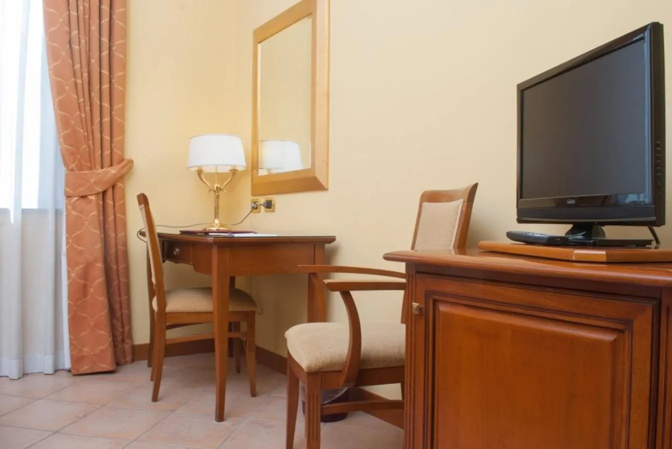 Shower in Le Cheminée Business Hotel Napoli