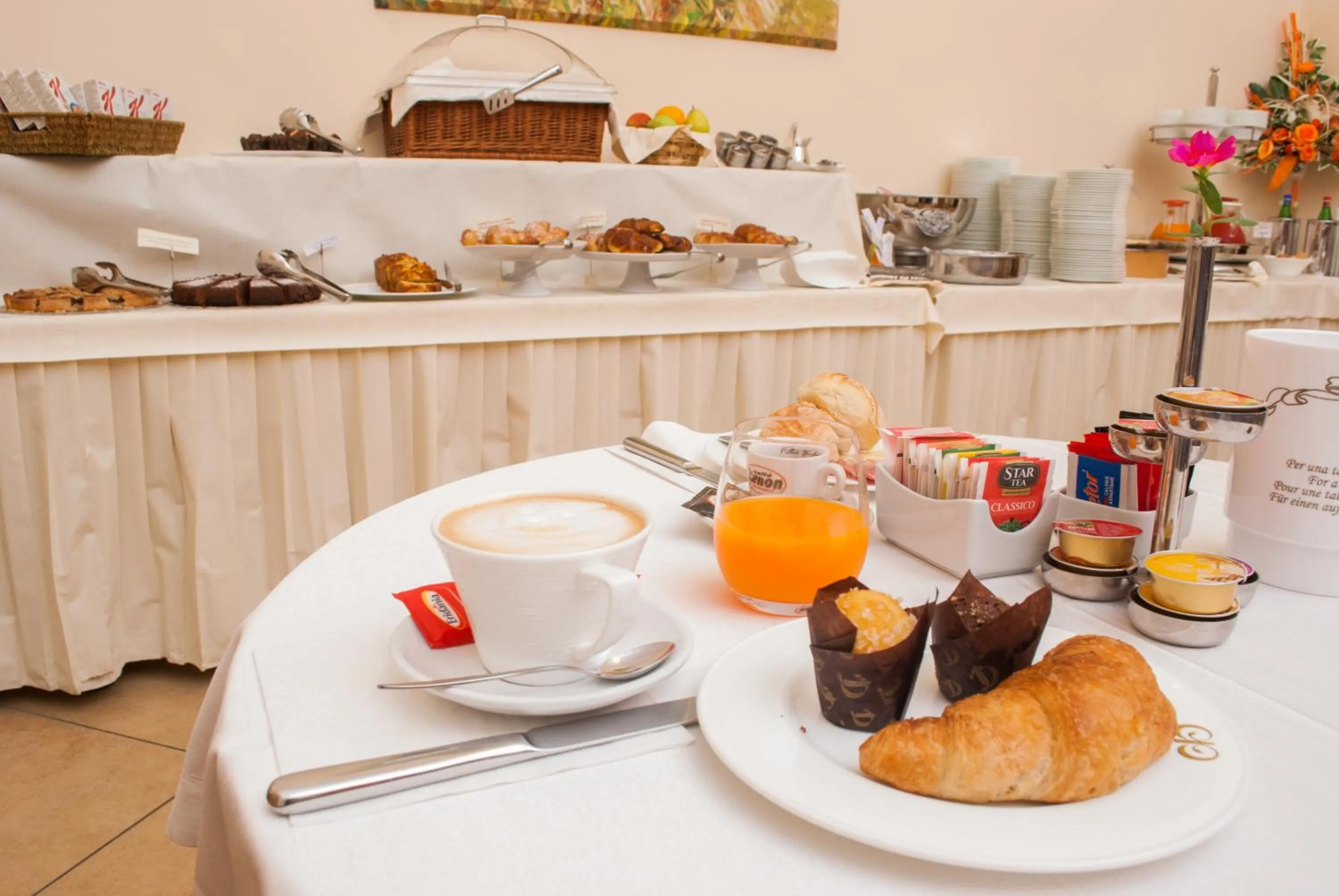 Buffet breakfast in Le Cheminée Business Hotel Napoli