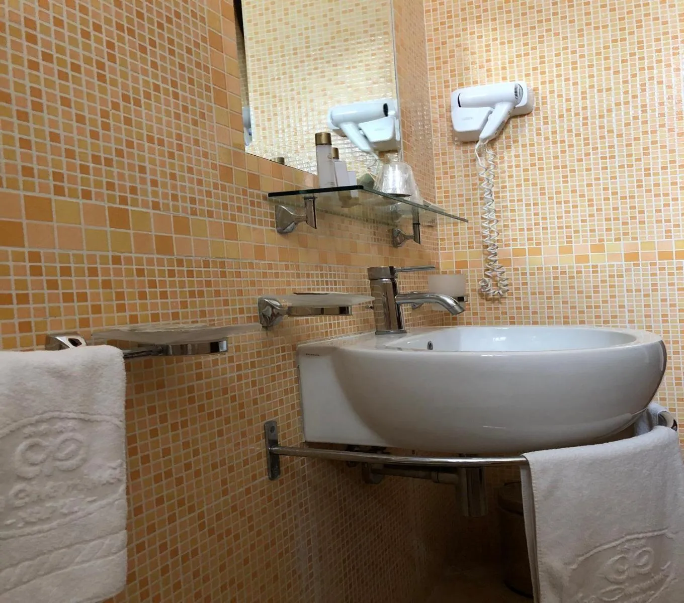 Bathroom in Le Cheminée Business Hotel Napoli