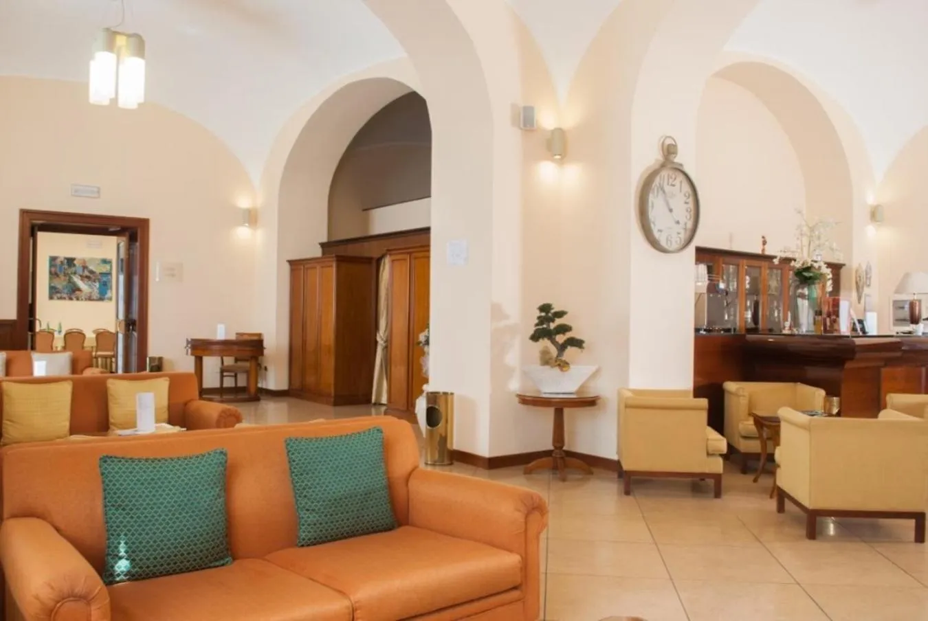 Communal lounge/ TV room in Le Cheminée Business Hotel Napoli