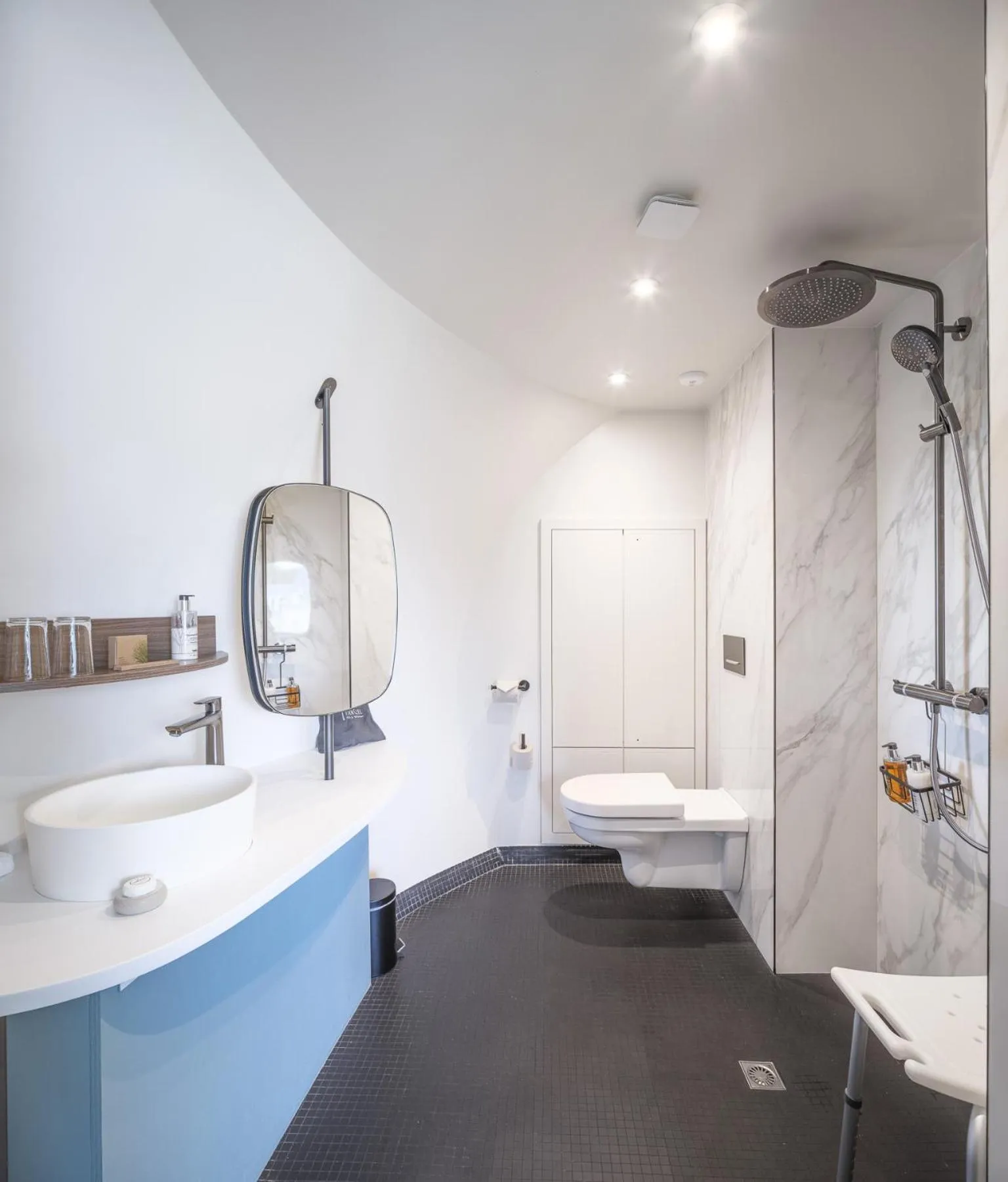 Bathroom in L'EssenCiel