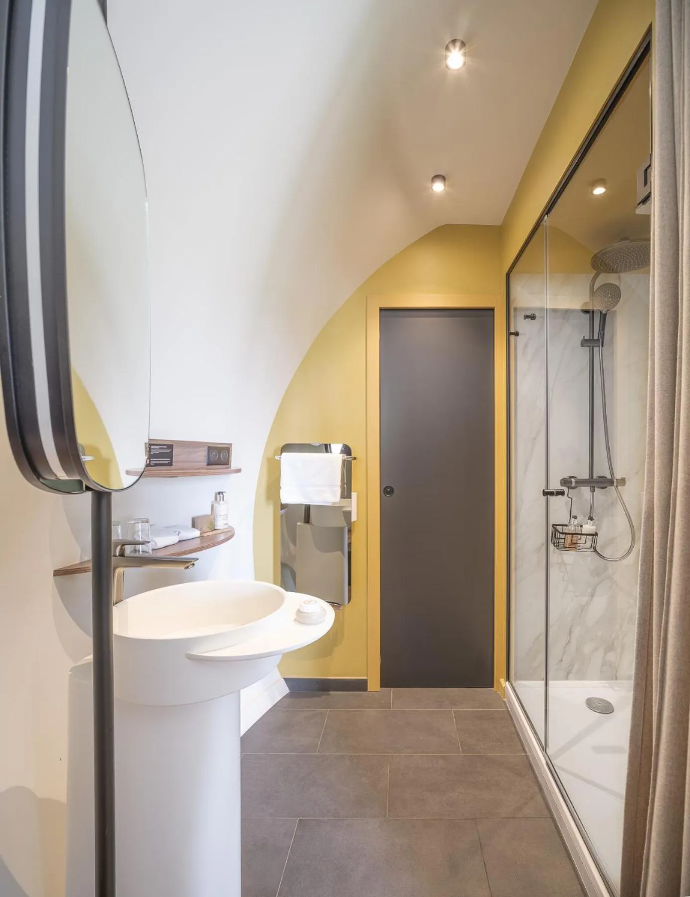 Bathroom in L'EssenCiel