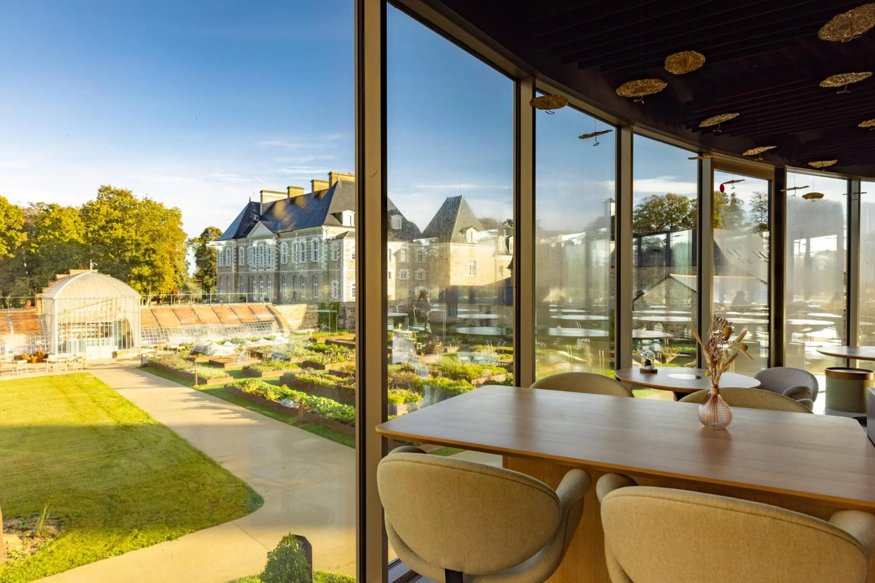 Restaurant/places to eat in L'EssenCiel