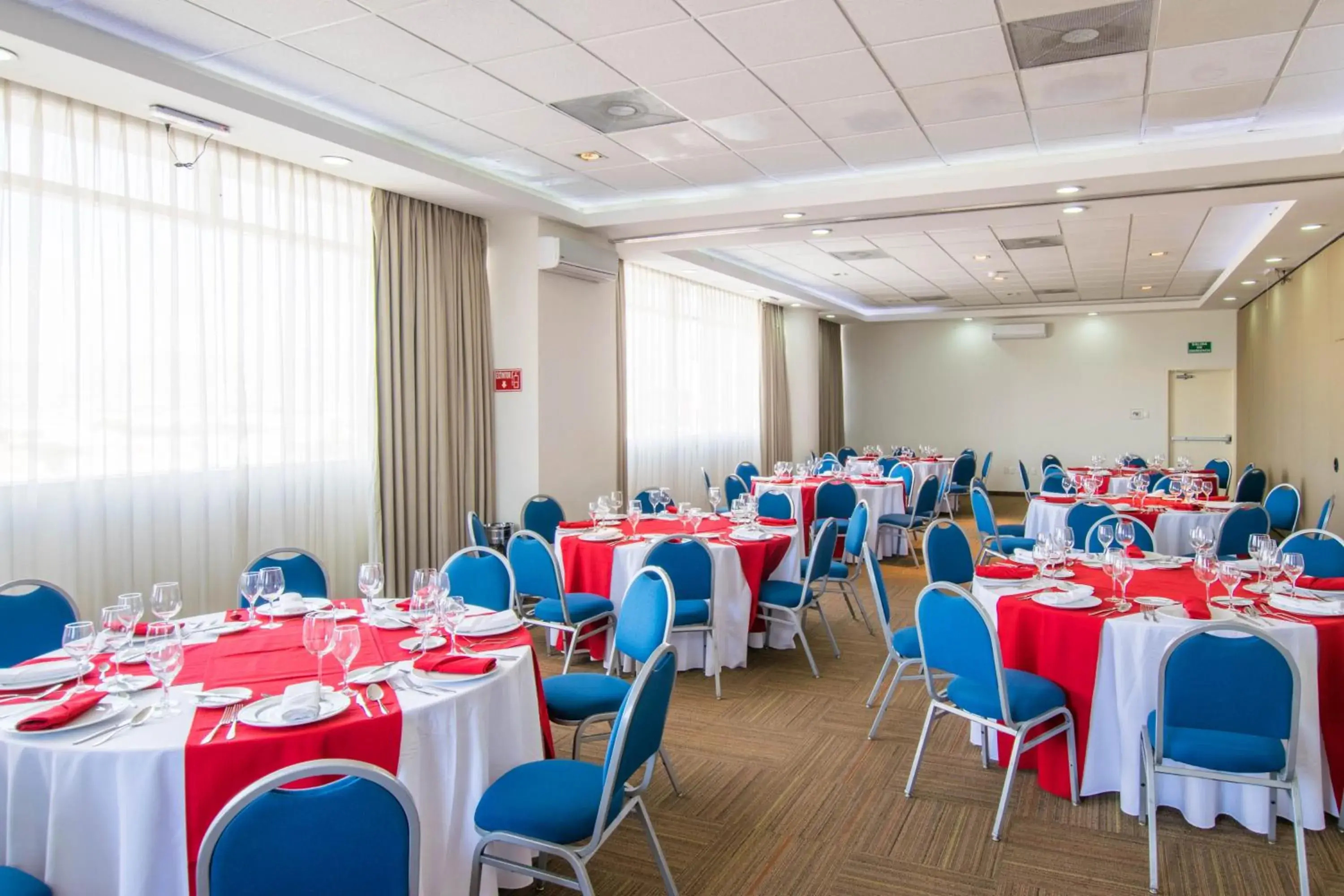 Lounge or bar in Hotel Stadium Leon Lounge or bar in Hotel Stadium Leon