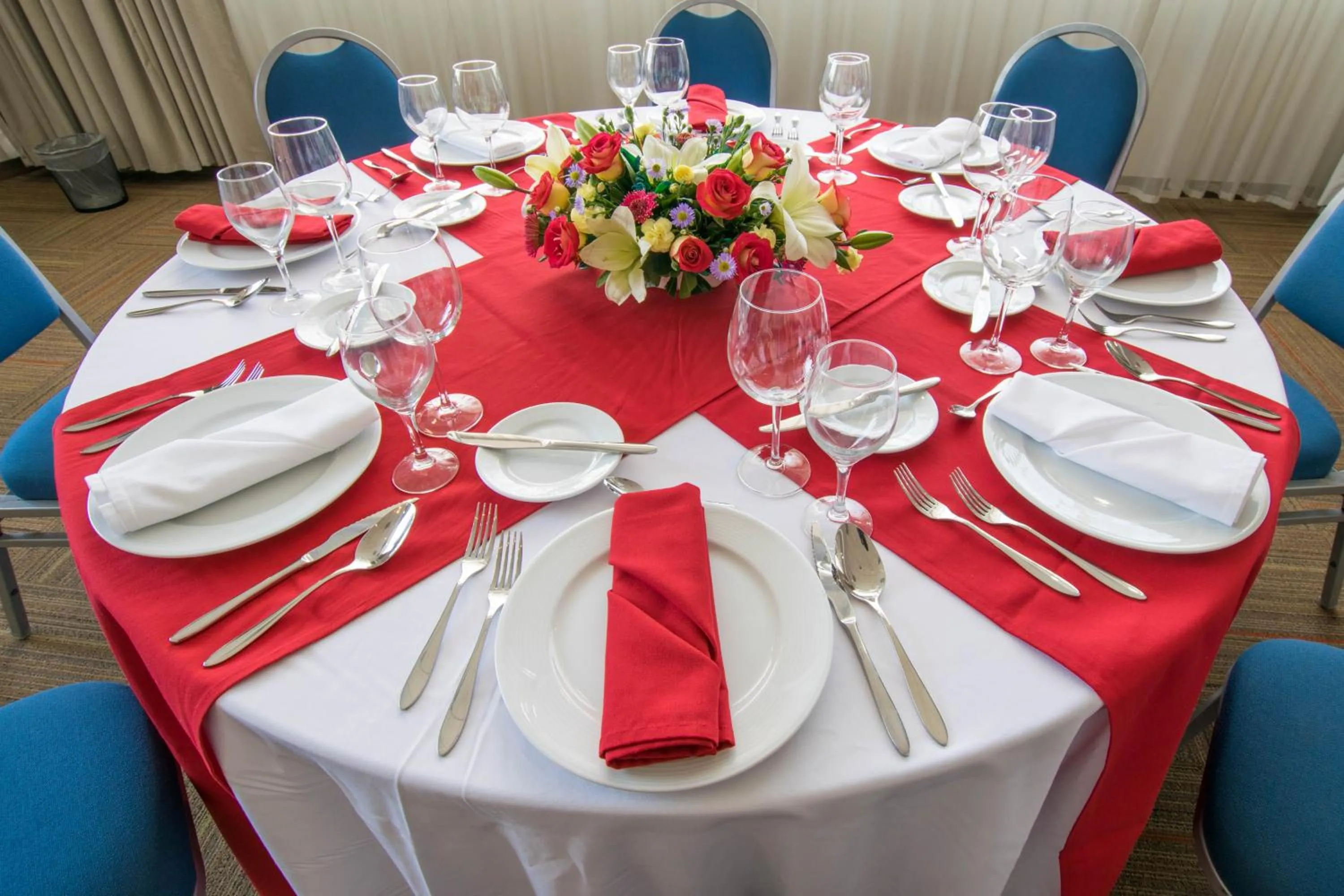 Restaurant/places to eat in Hotel Stadium Leon