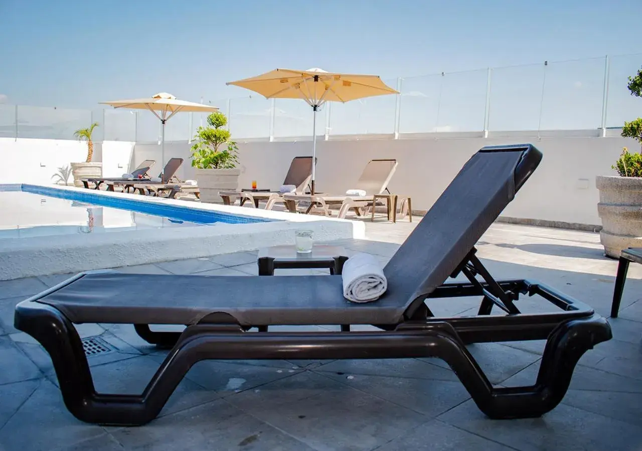 Swimming pool in Hotel Stadium Leon Swimming pool in Hotel Stadium Leon