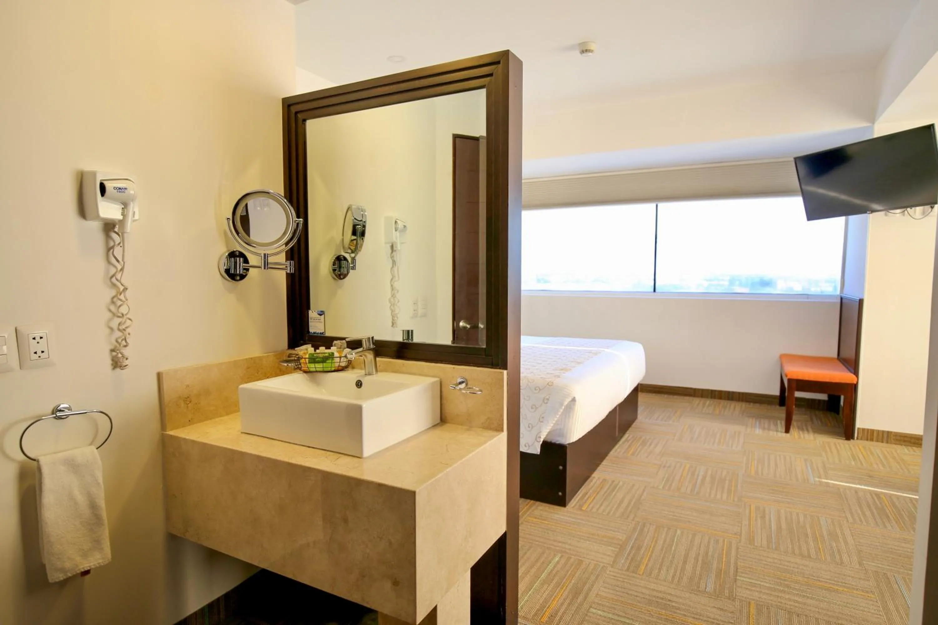 Bathroom, Bed in Hotel Stadium Leon