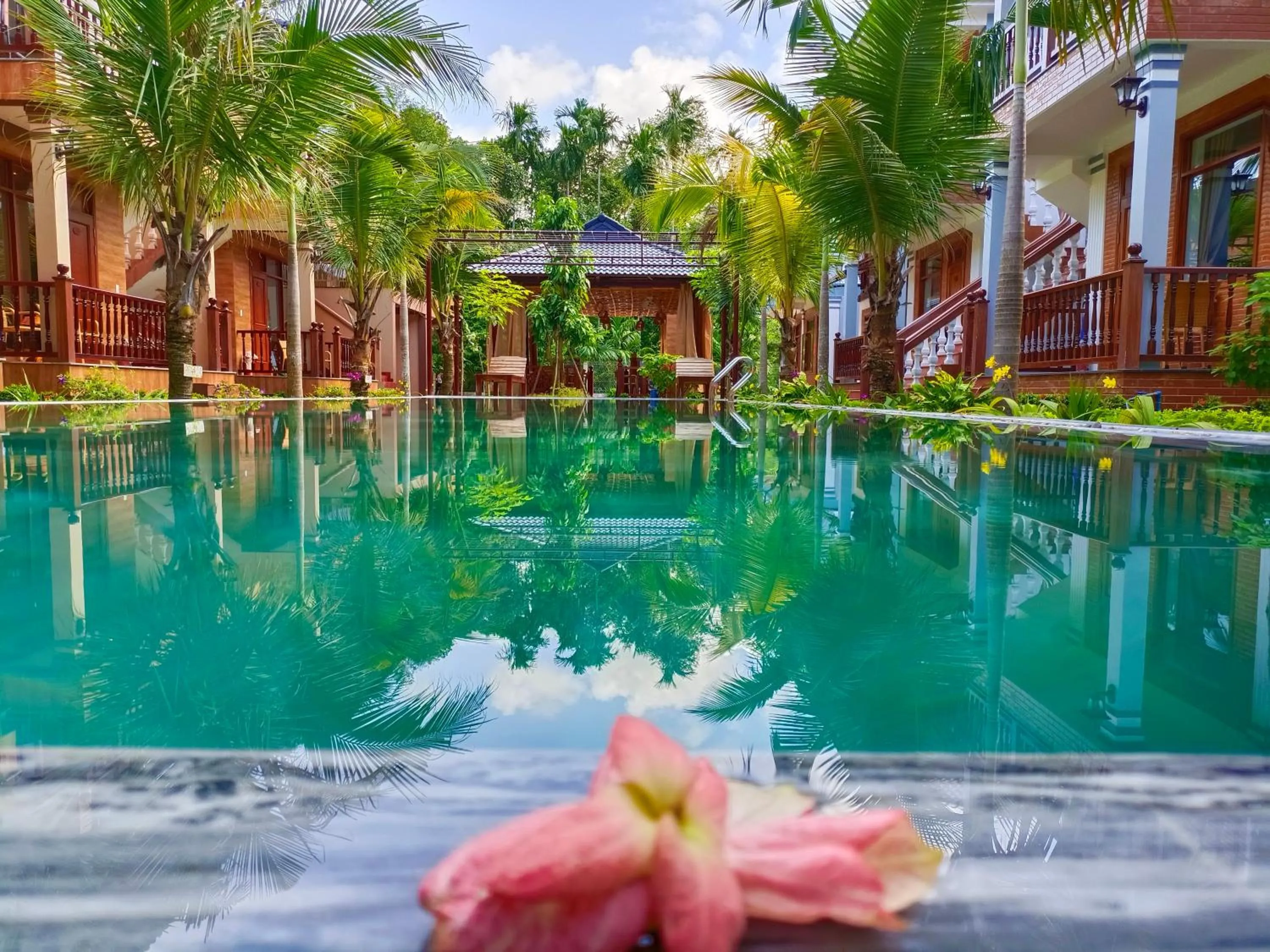 Swimming pool in Valentina Resort & Spa Phu Quoc