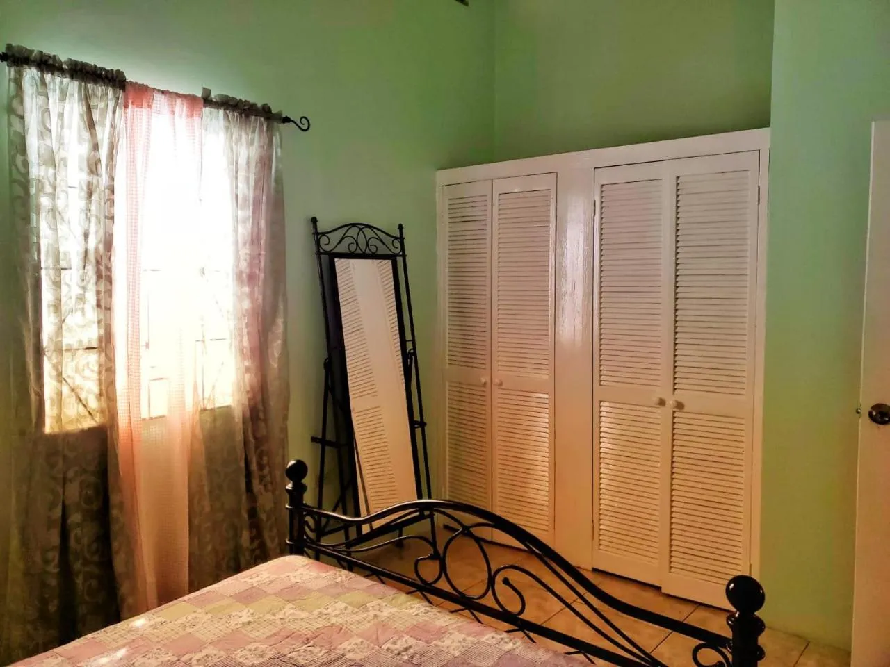 Photo of the whole room, Bed in 2 Bed-Sleeps 4-Gated community-5 Min Town Centre