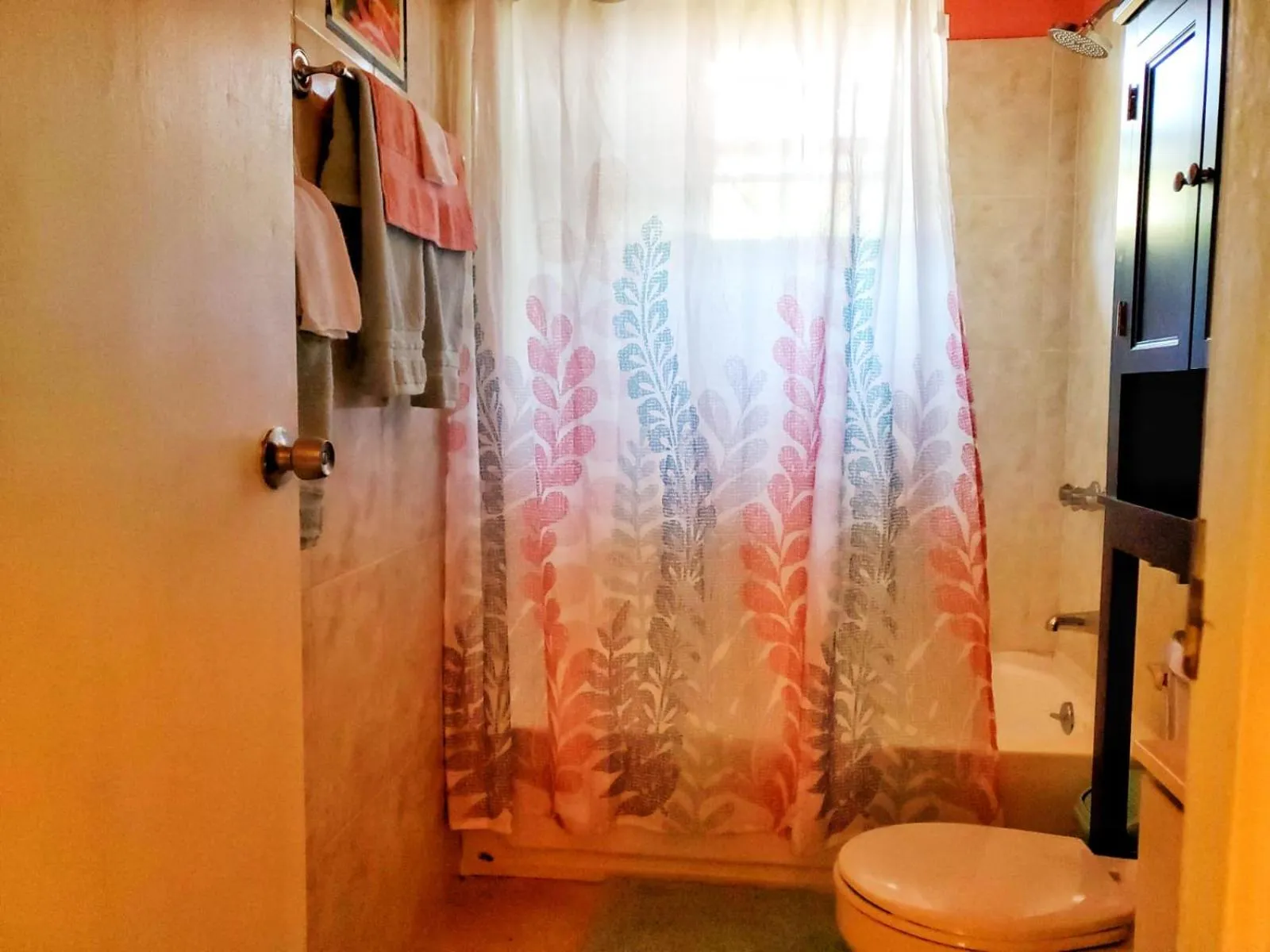 Bathroom in 2 Bed-Sleeps 4-Gated community-5 Min Town Centre