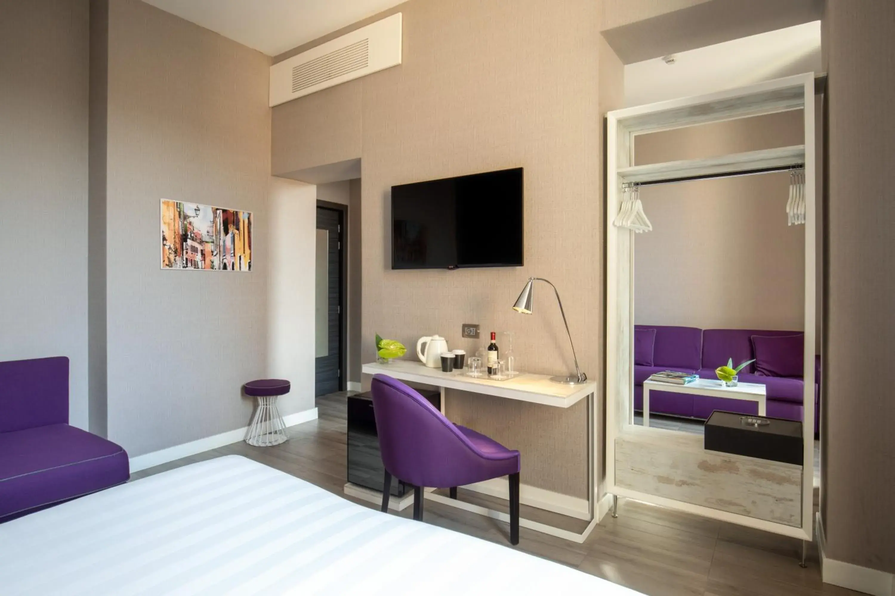 Bedroom, Bed in The Guardian Bedroom, Bed in The Guardian