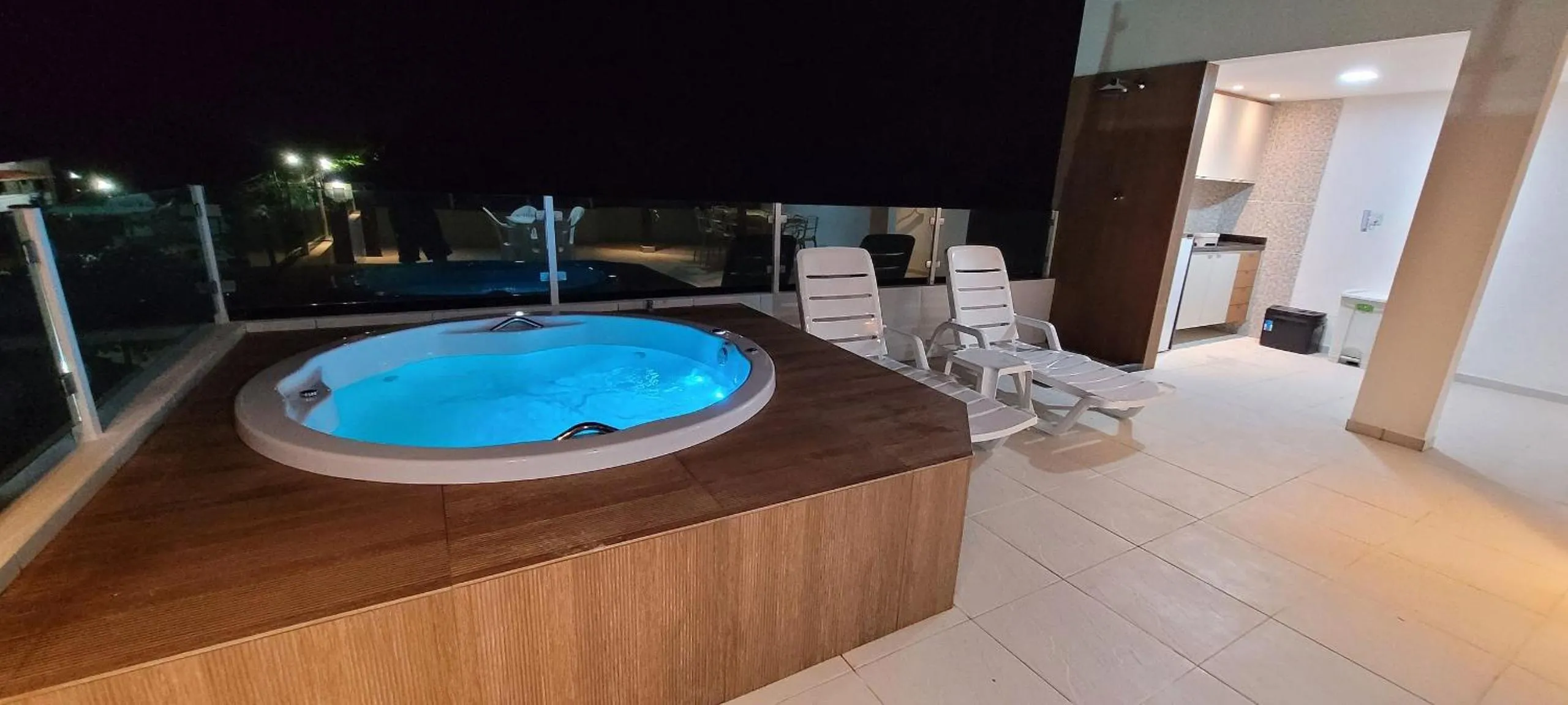 Hot Tub in Maria Farinha Residence / Prince - LocarHouse
