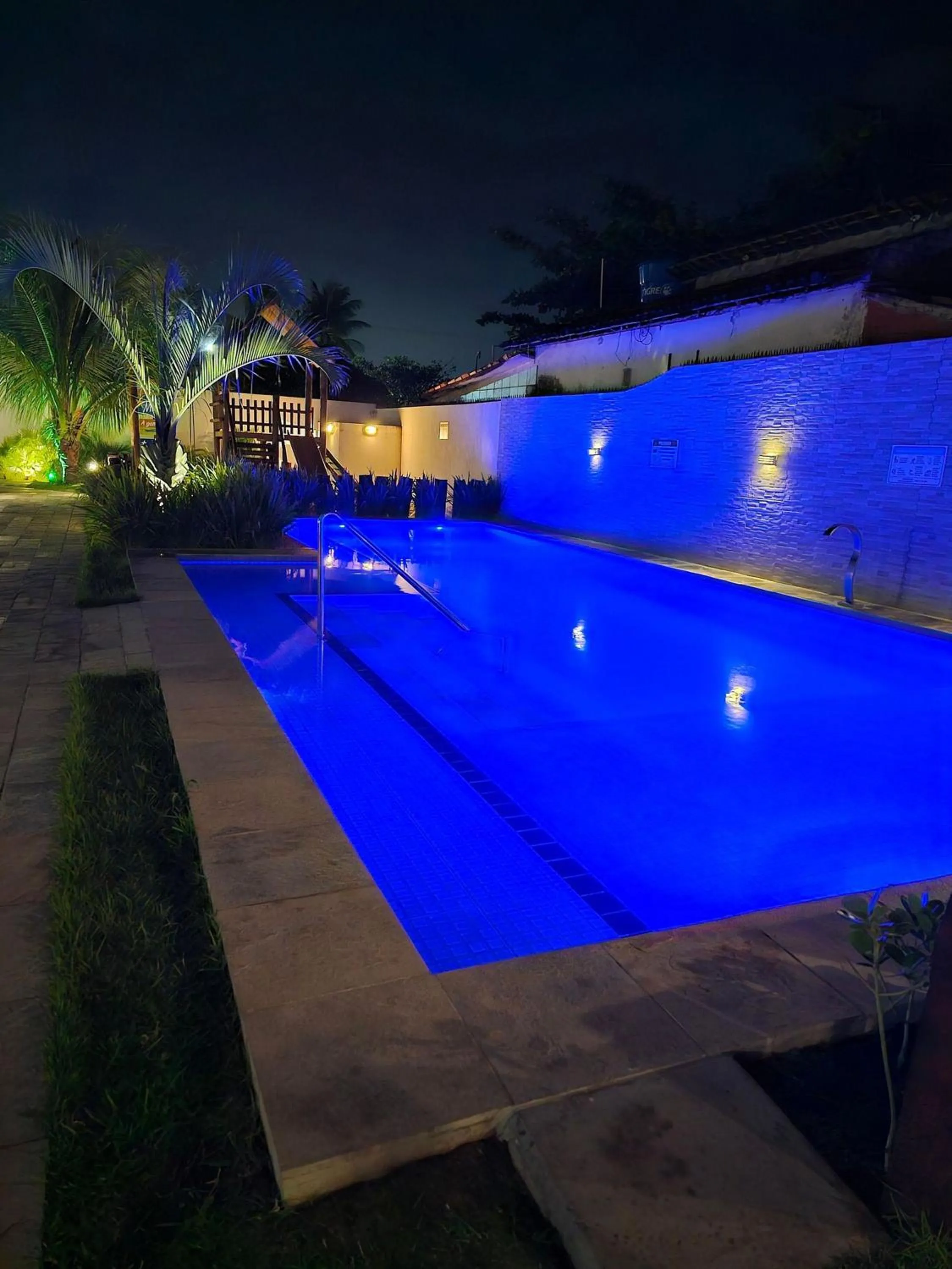 Swimming pool in Maria Farinha Residence / Prince - LocarHouse