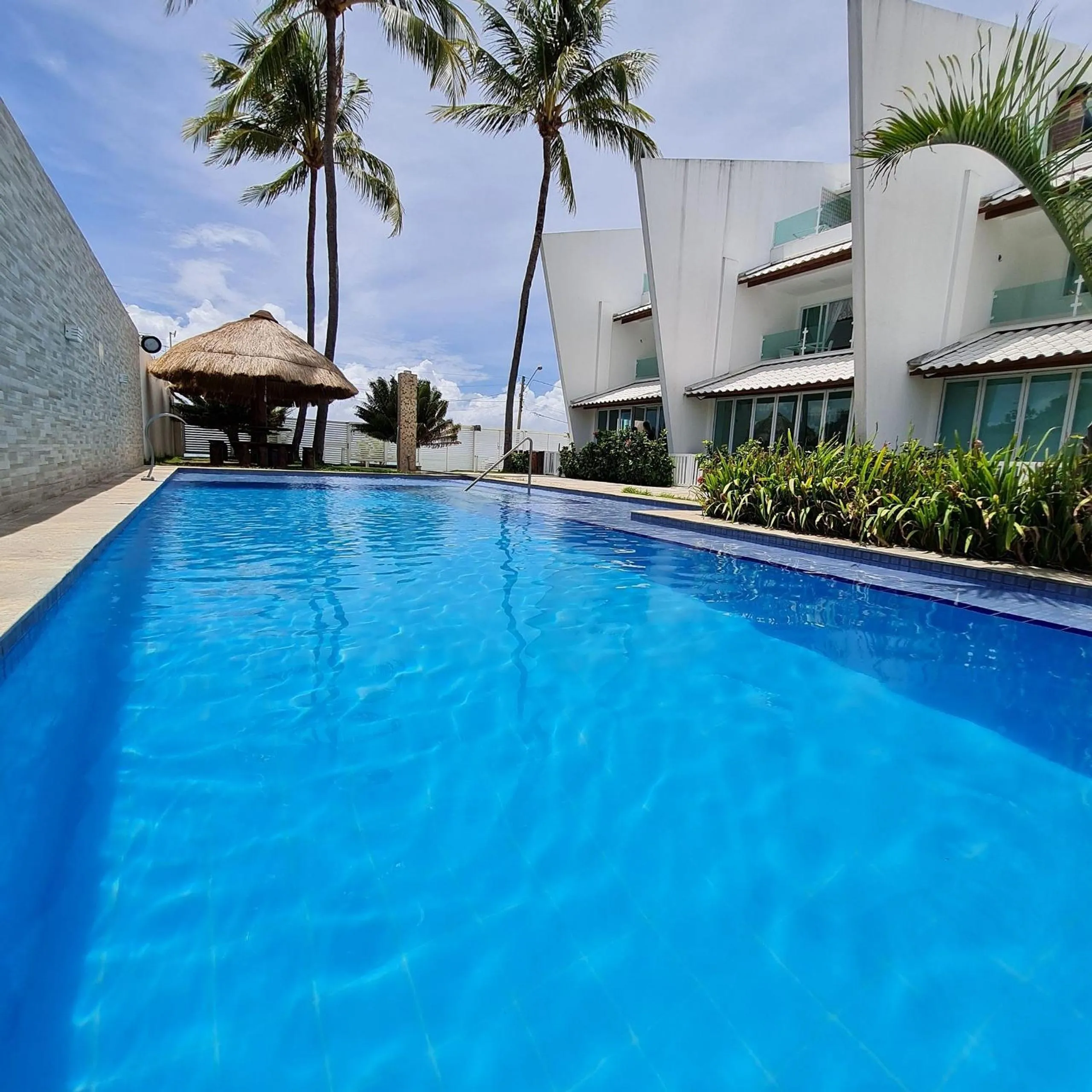 Pool view in Maria Farinha Residence / Prince - LocarHouse