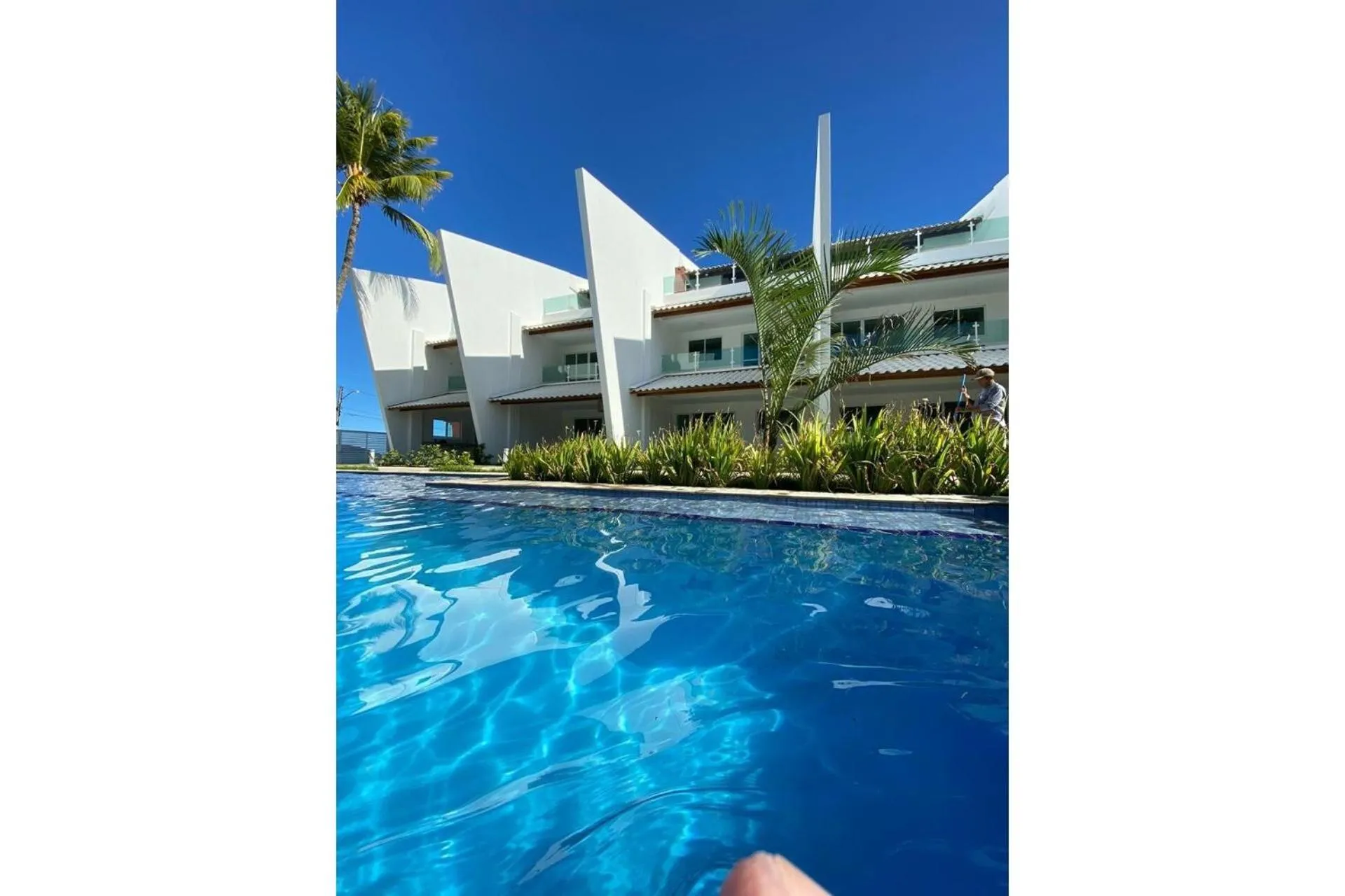 Swimming pool in Maria Farinha Residence / Prince - LocarHouse
