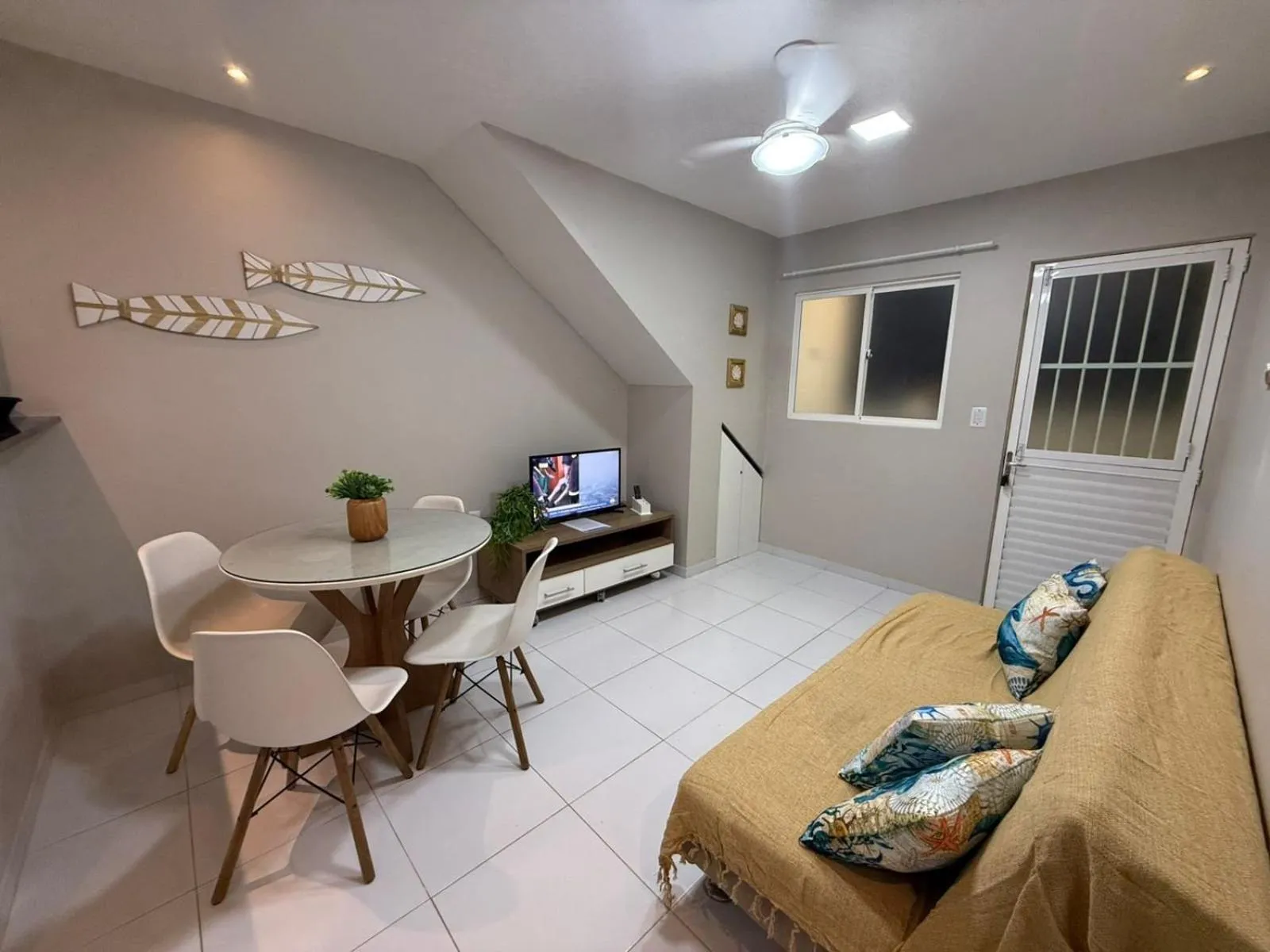 Living room in Maria Farinha Residence / Prince - LocarHouse