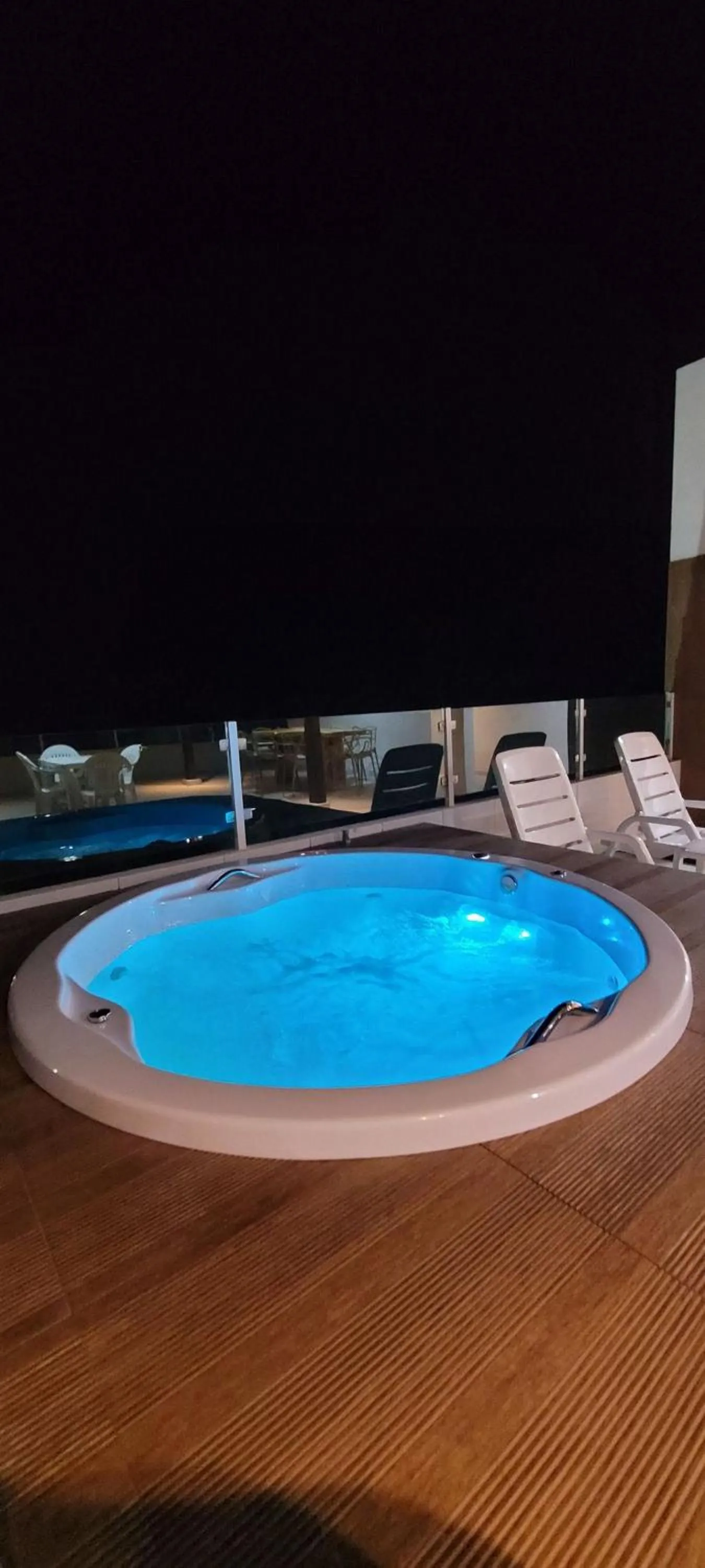 Hot Tub in Maria Farinha Residence / Prince - LocarHouse