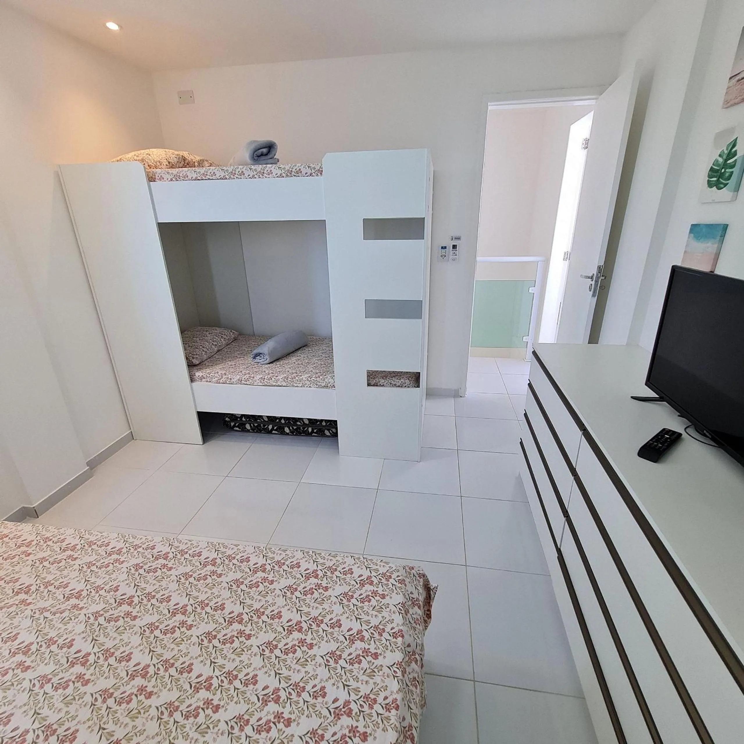 Photo of the whole room, Bed in Maria Farinha Residence / Prince - LocarHouse