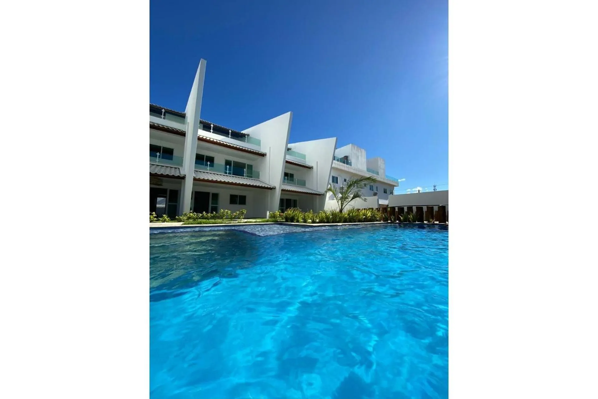 Pool view in Maria Farinha Residence / Prince - LocarHouse