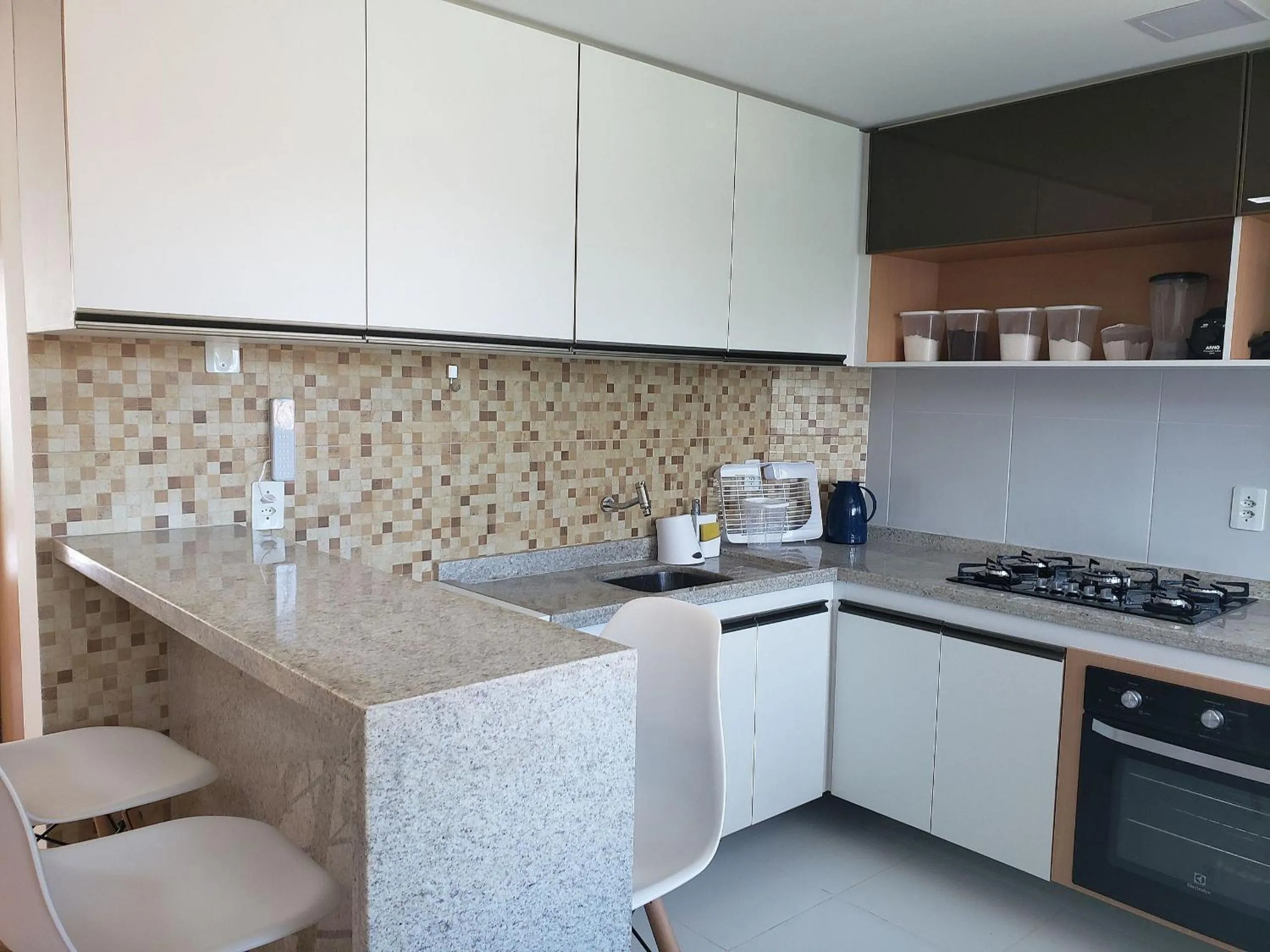 Kitchen or kitchenette in Maria Farinha Residence / Prince - LocarHouse