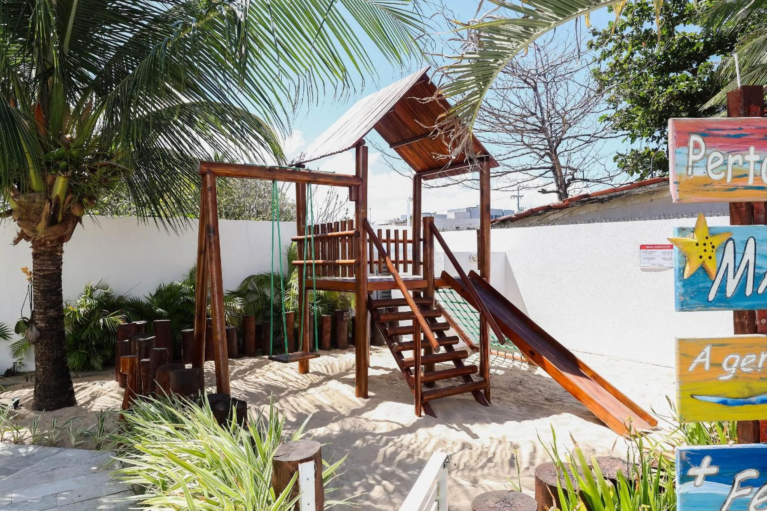 Kids's club in Maria Farinha Residence / Prince - LocarHouse
