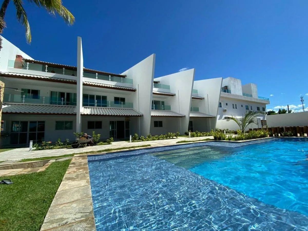 Swimming pool in Maria Farinha Residence / Prince - LocarHouse