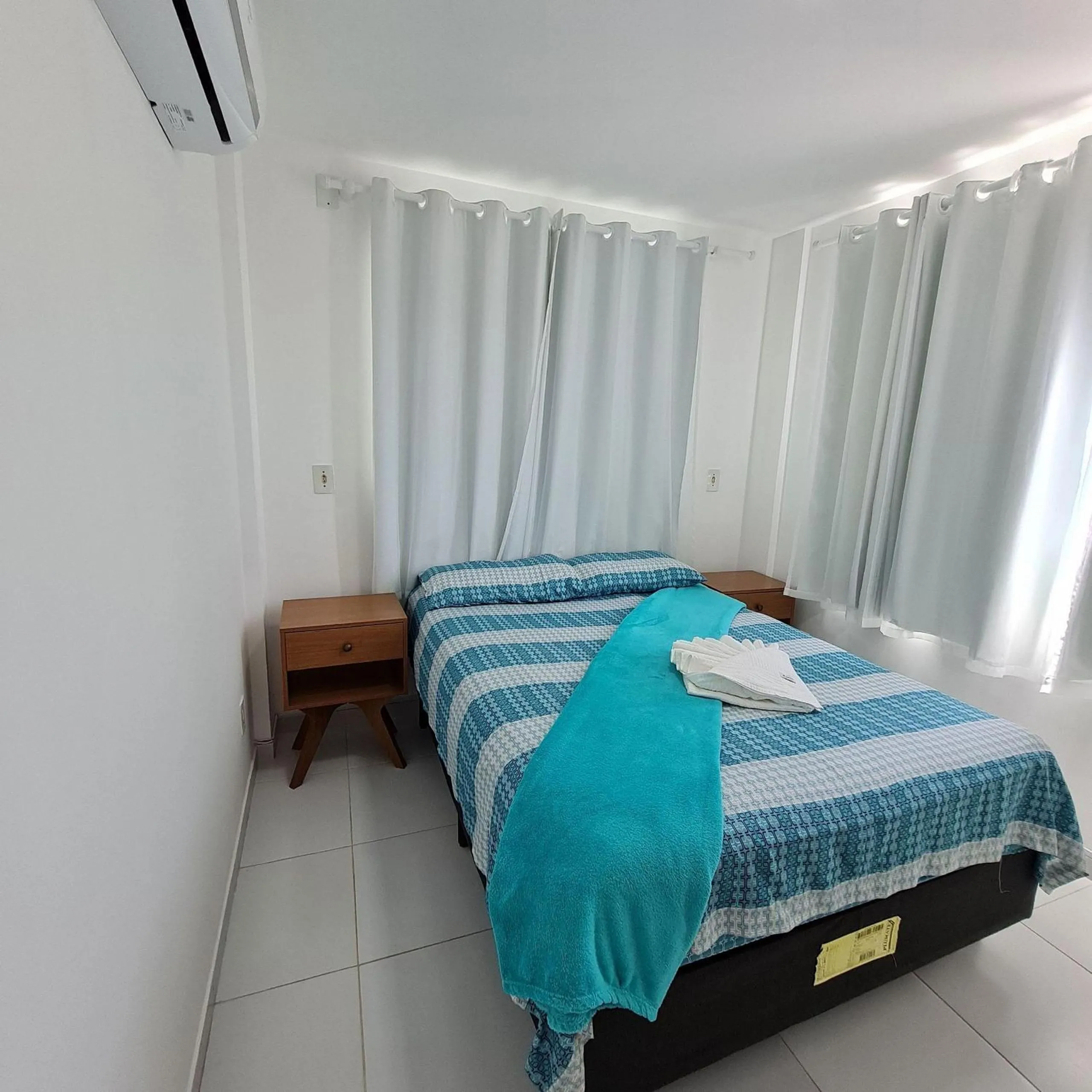Bedroom, Bed in Maria Farinha Residence / Prince - LocarHouse