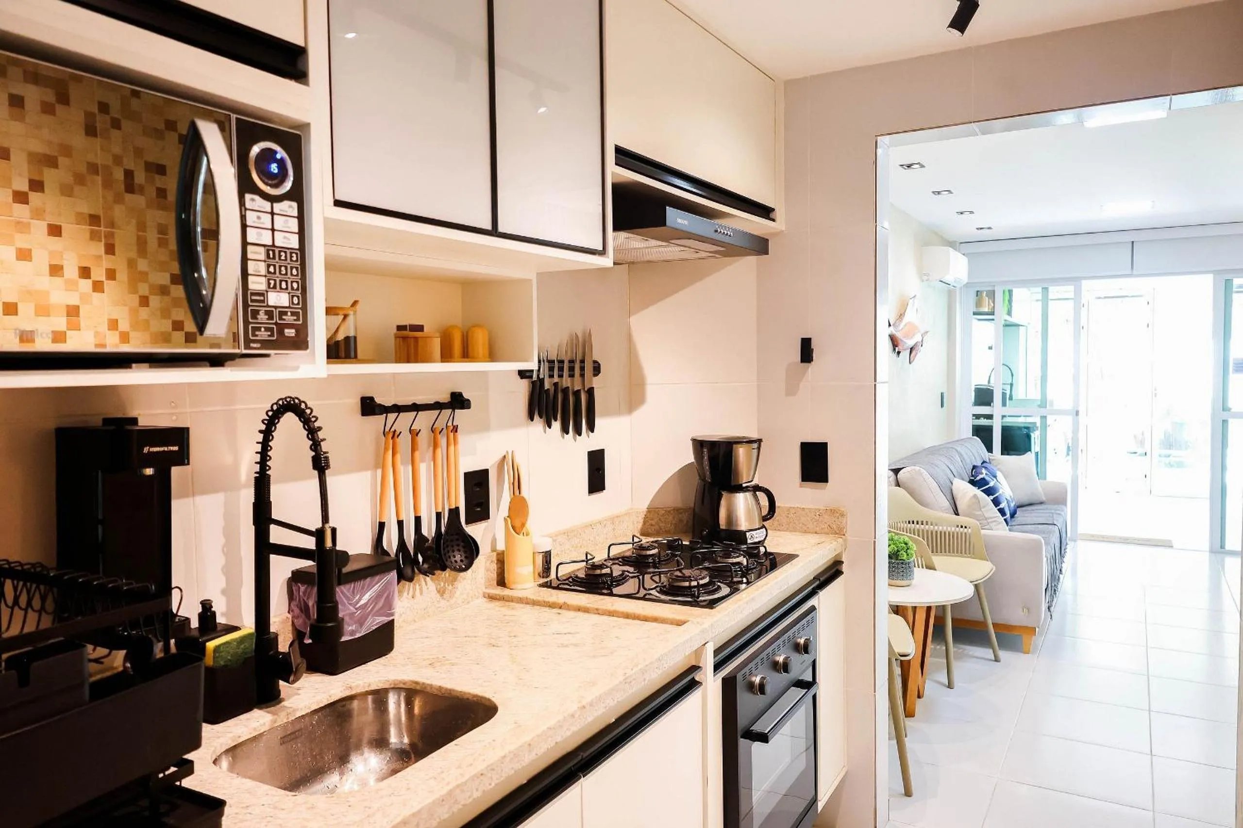 Kitchen or kitchenette in Maria Farinha Residence / Prince - LocarHouse