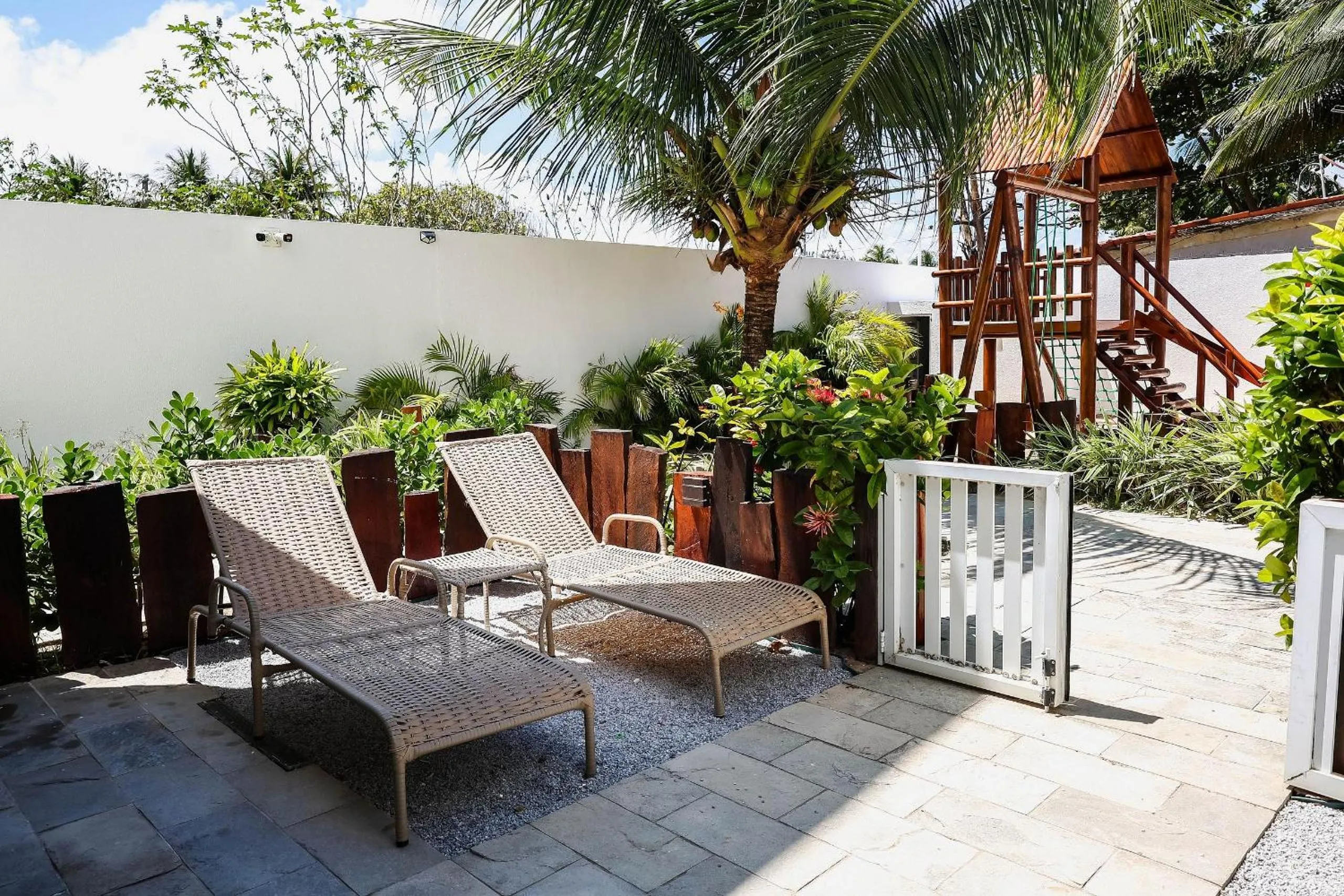 Balcony/Terrace in Maria Farinha Residence / Prince - LocarHouse