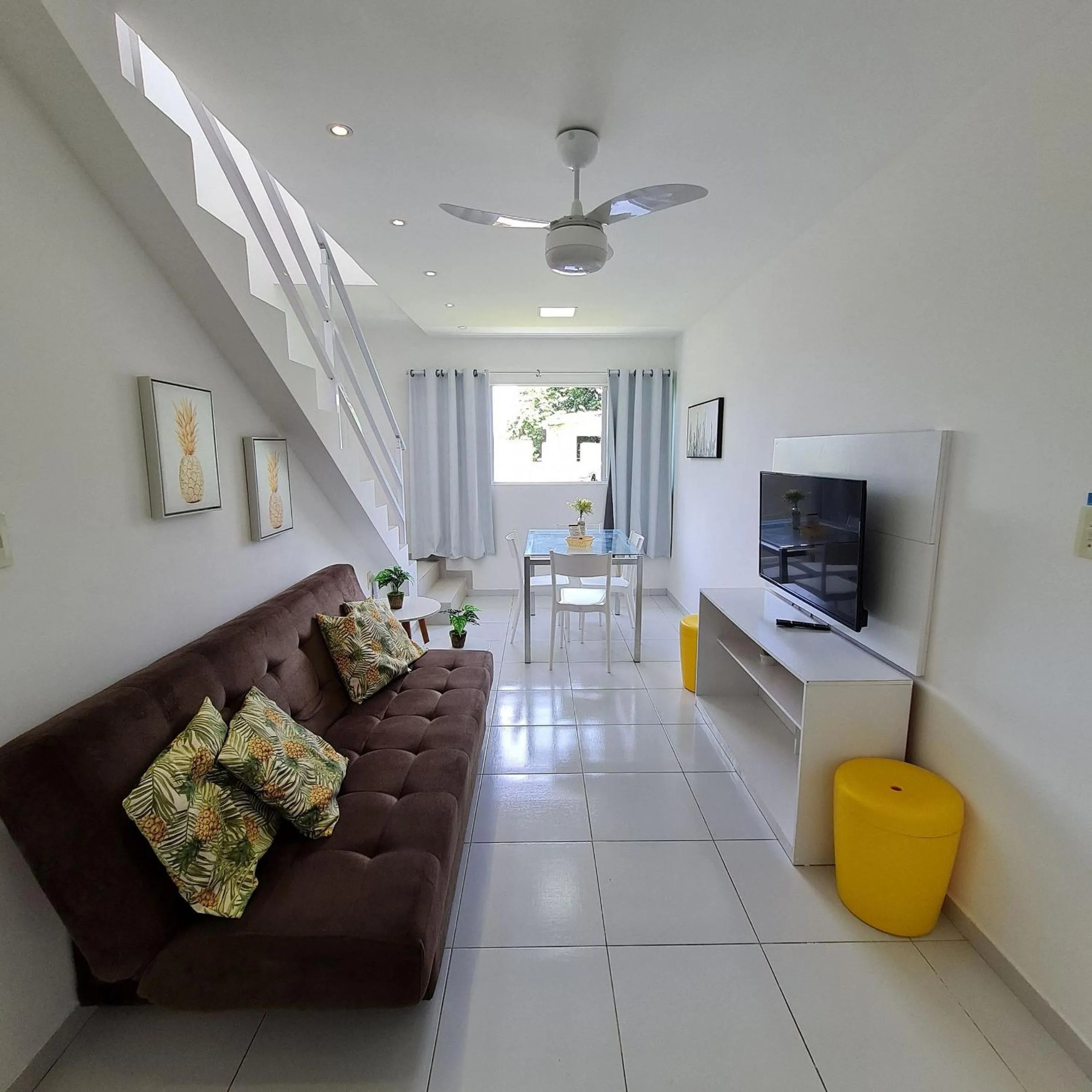 Living room in Maria Farinha Residence / Prince - LocarHouse