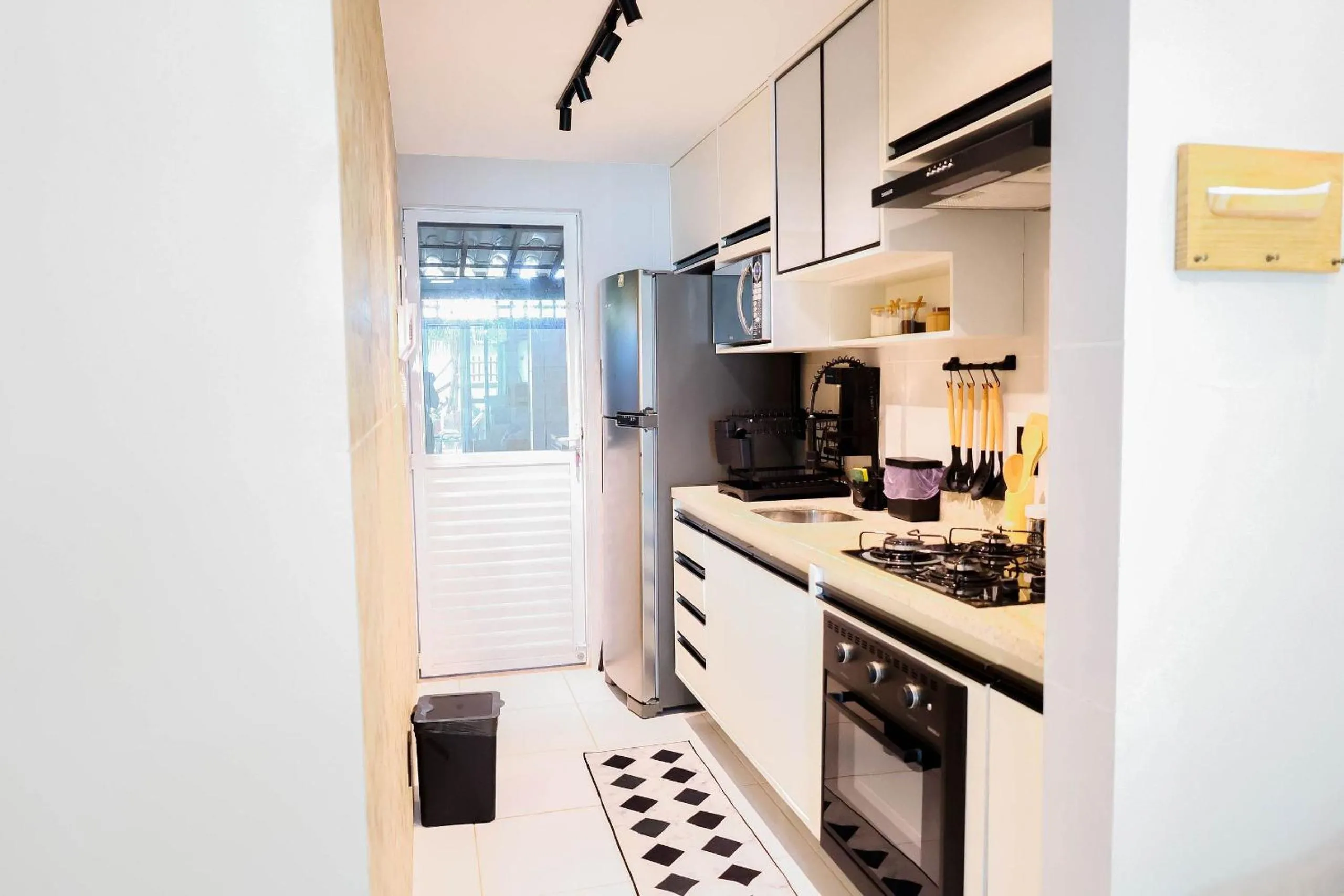 Kitchen or kitchenette in Maria Farinha Residence / Prince - LocarHouse