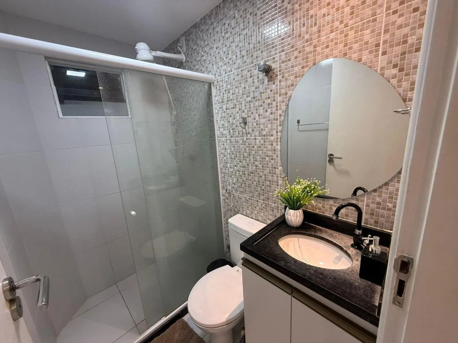 Bathroom in Maria Farinha Residence / Prince - LocarHouse
