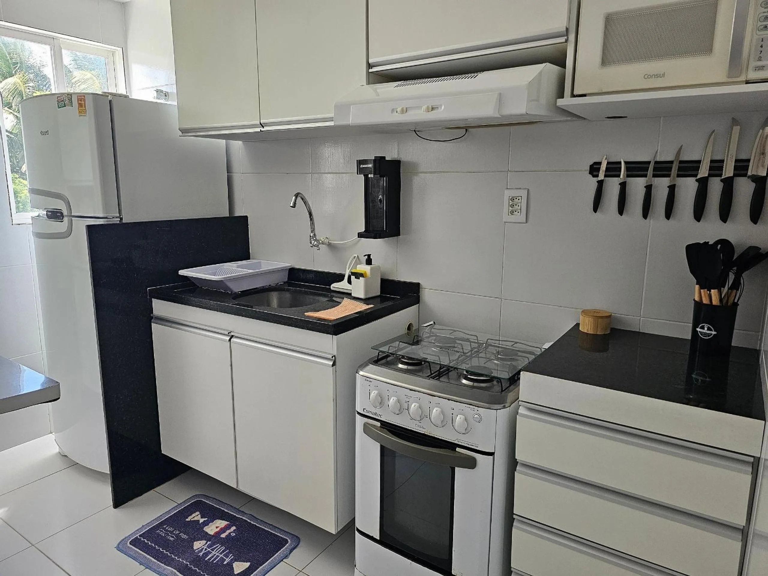 Kitchen or kitchenette in Maria Farinha Residence / Prince - LocarHouse