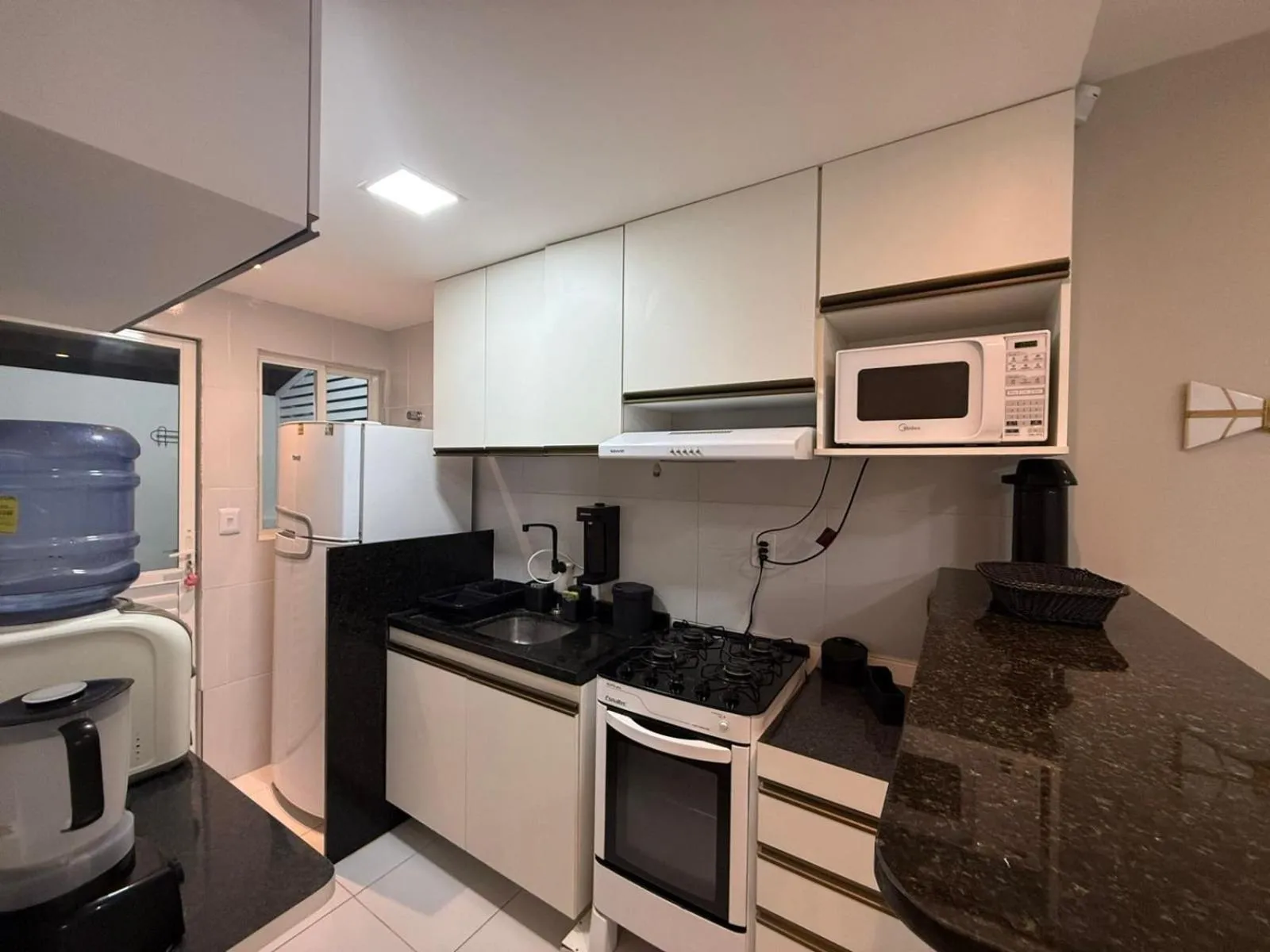 Kitchen or kitchenette in Maria Farinha Residence / Prince - LocarHouse