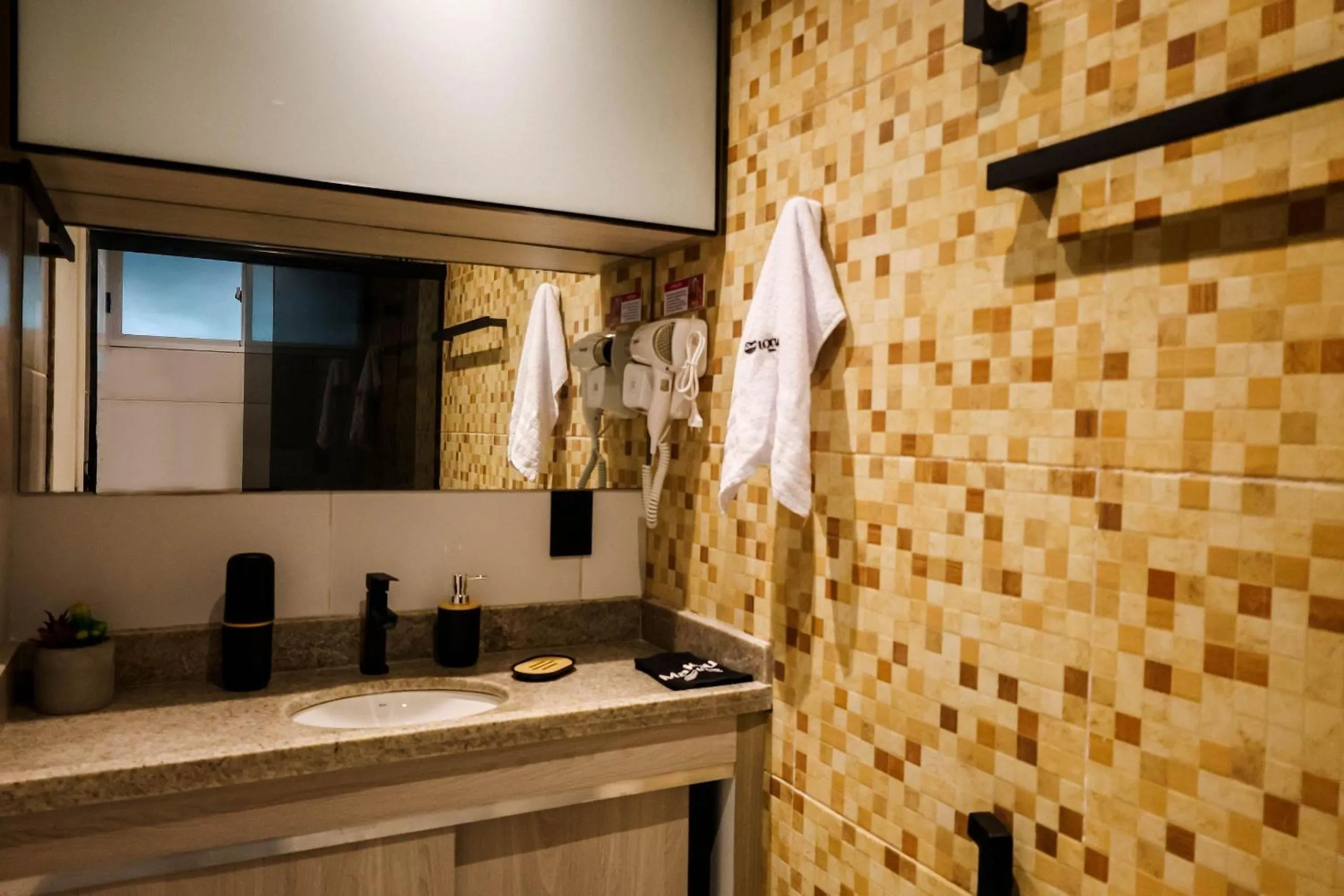Toilet in Maria Farinha Residence / Prince - LocarHouse