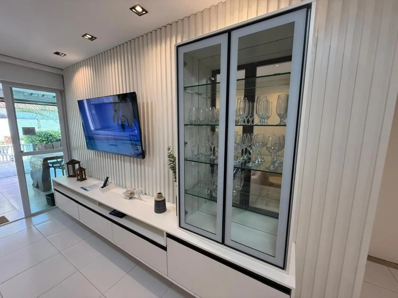 Living room in Maria Farinha Residence / Prince - LocarHouse