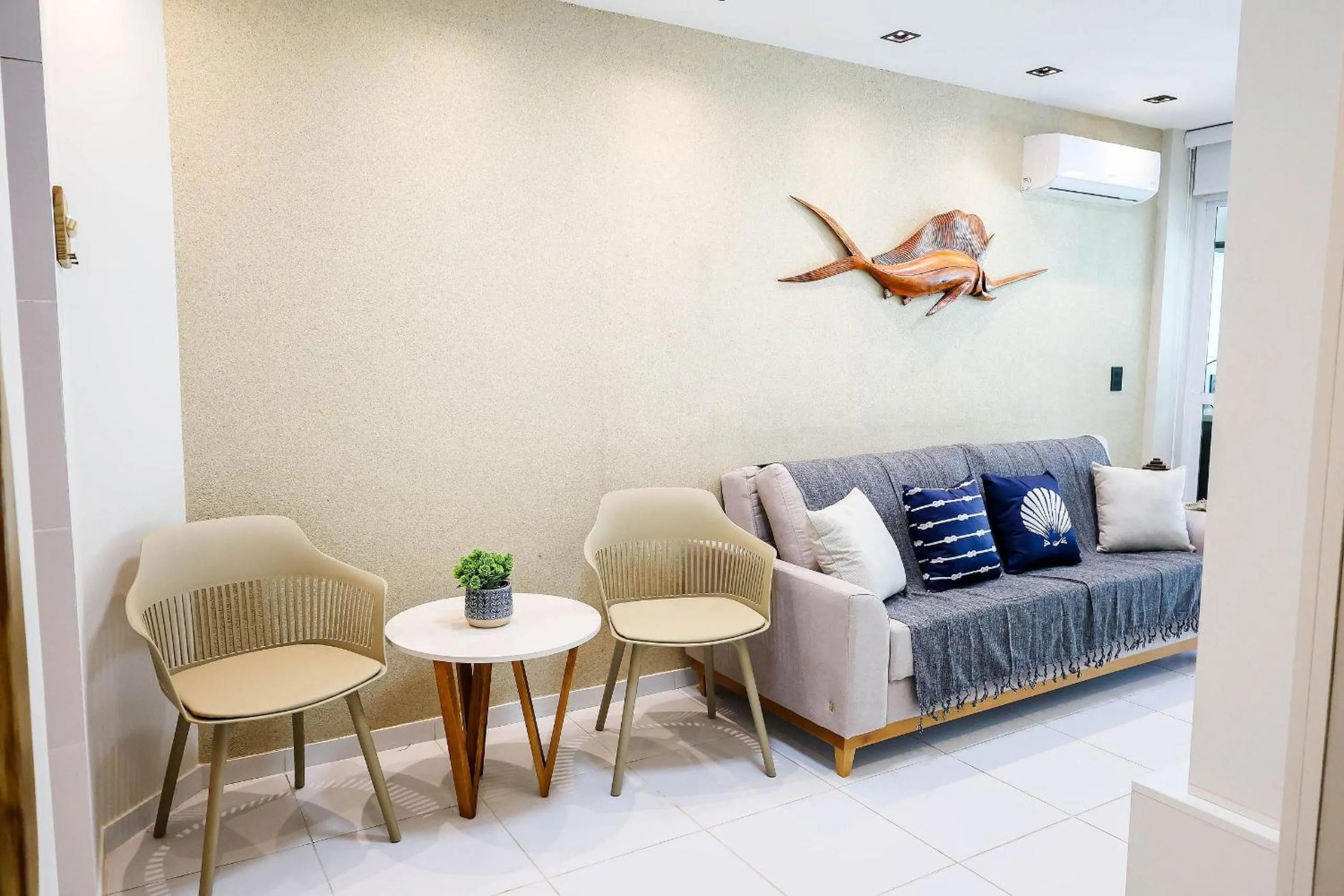 Living room in Maria Farinha Residence / Prince - LocarHouse