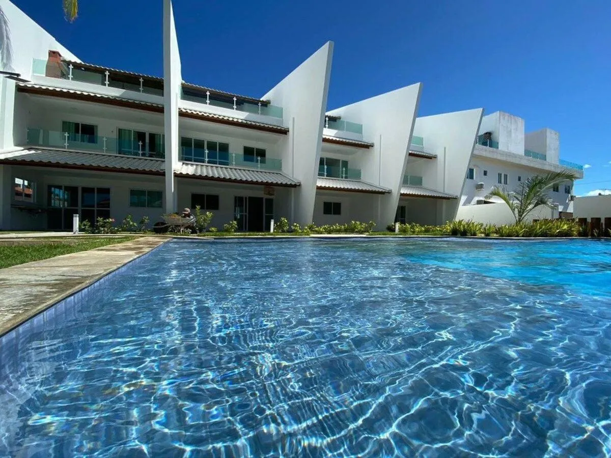 Swimming pool in Maria Farinha Residence / Prince - LocarHouse