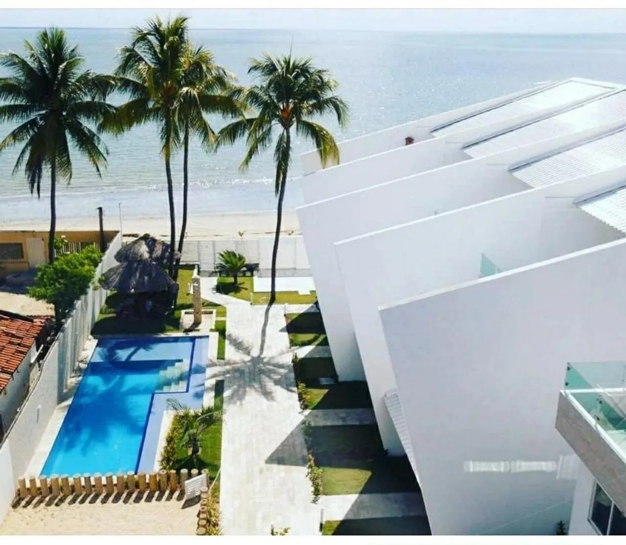 Bird's eye view in Maria Farinha Residence / Prince - LocarHouse