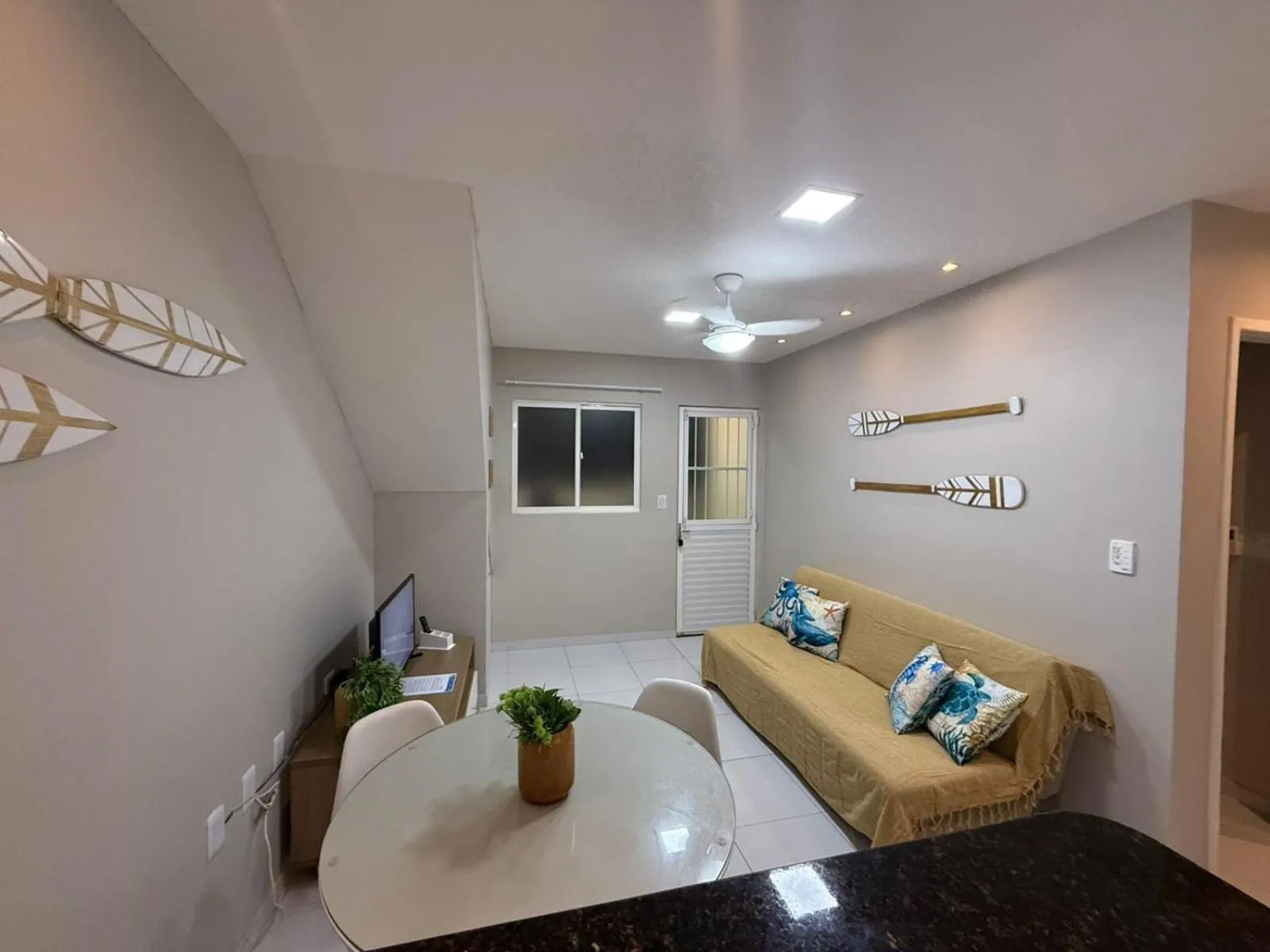 Living room in Maria Farinha Residence / Prince - LocarHouse