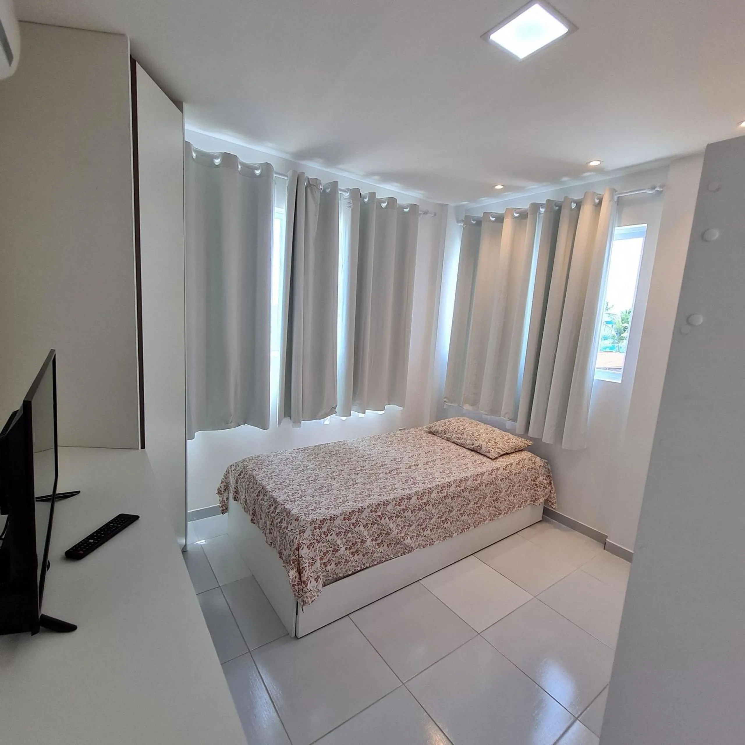 Photo of the whole room, Bed in Maria Farinha Residence / Prince - LocarHouse
