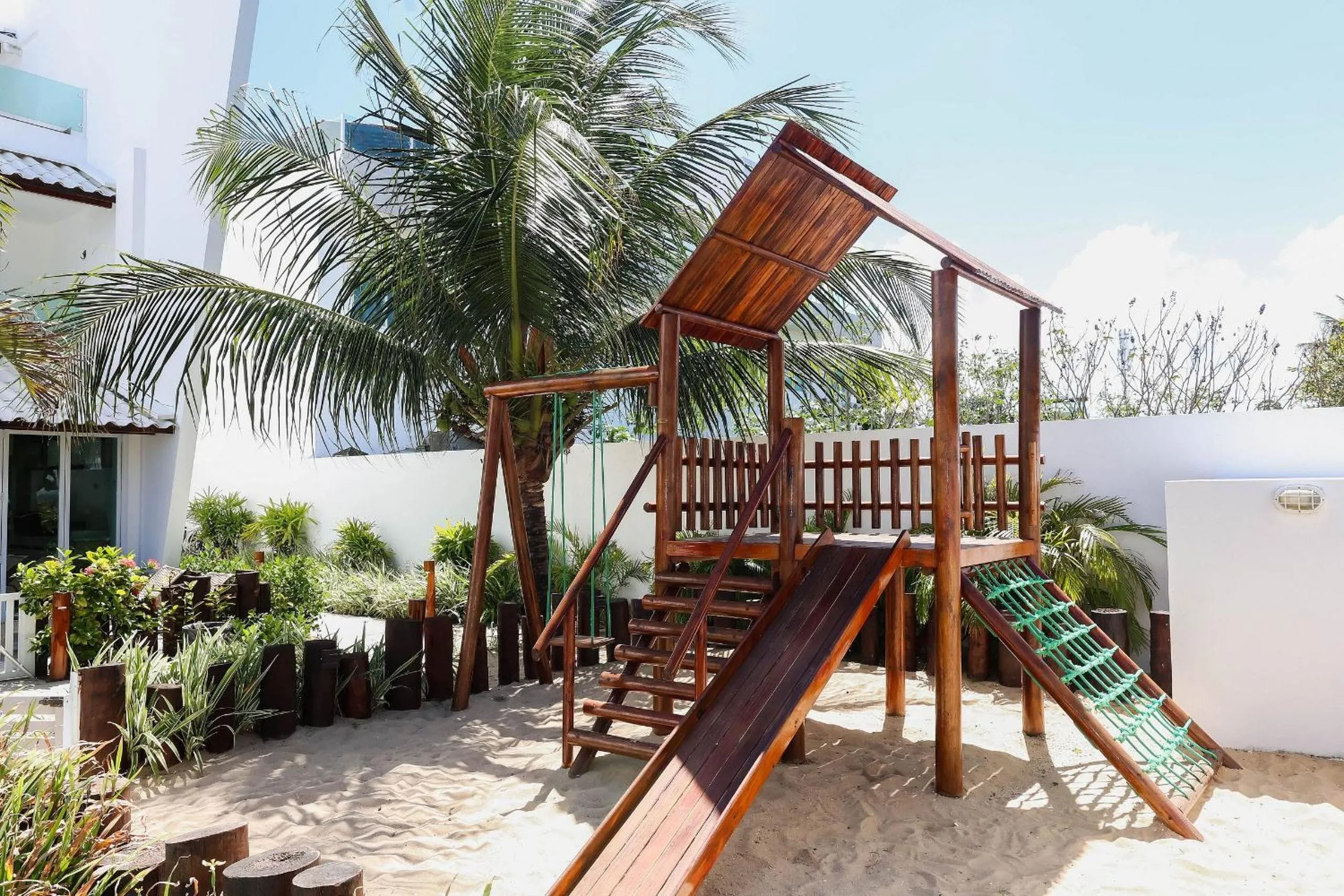 Kids's club in Maria Farinha Residence / Prince - LocarHouse
