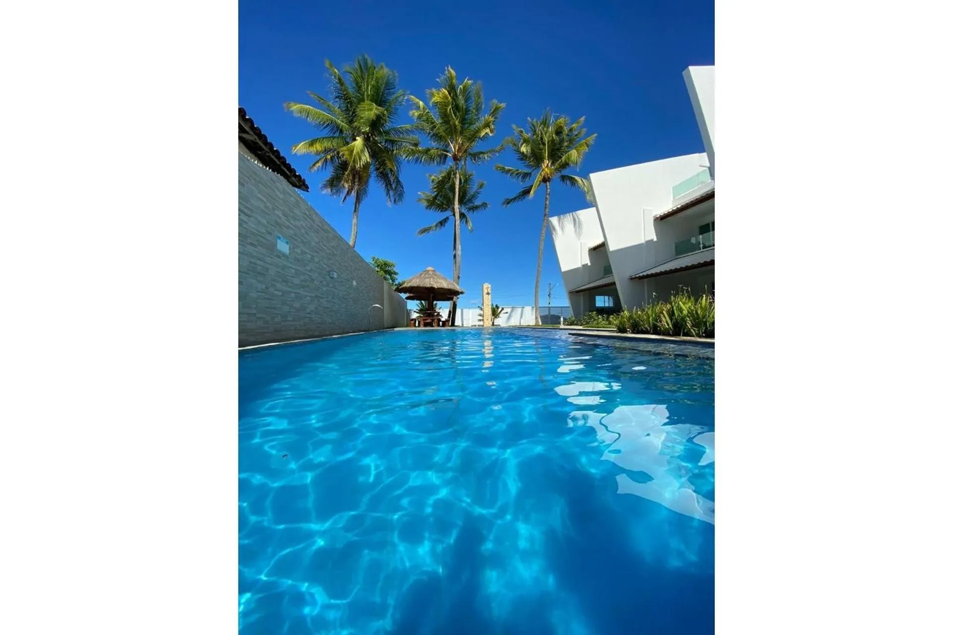 Pool view in Maria Farinha Residence / Prince - LocarHouse
