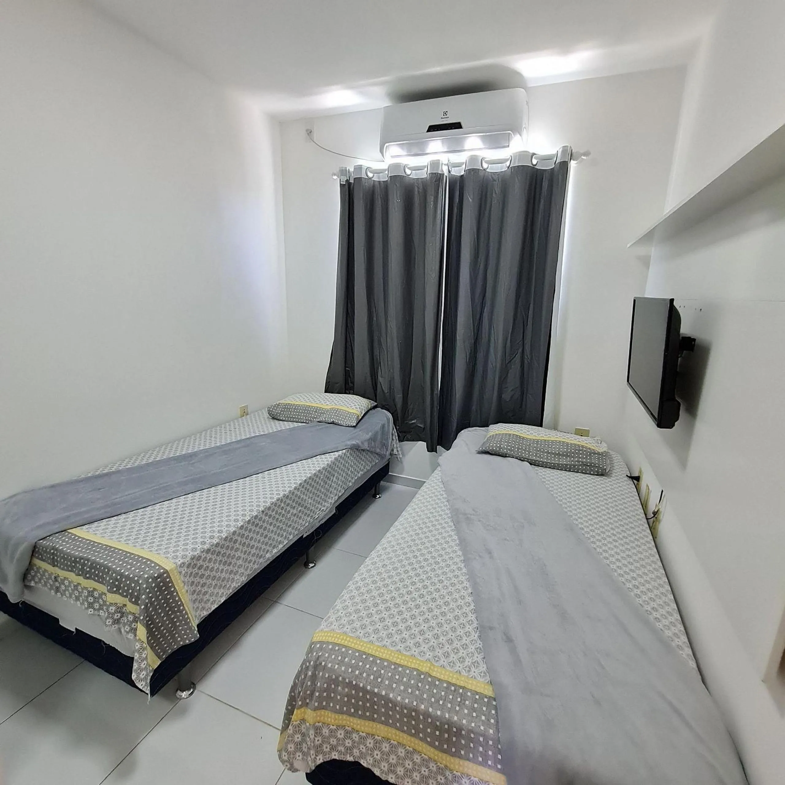 Photo of the whole room, Bed in Maria Farinha Residence / Prince - LocarHouse