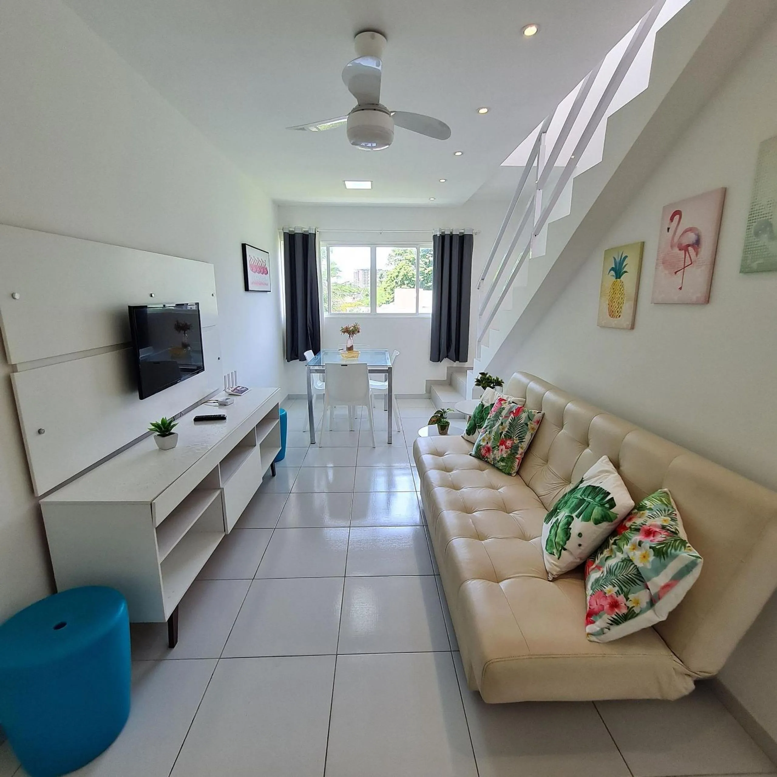 Living room in Maria Farinha Residence / Prince - LocarHouse