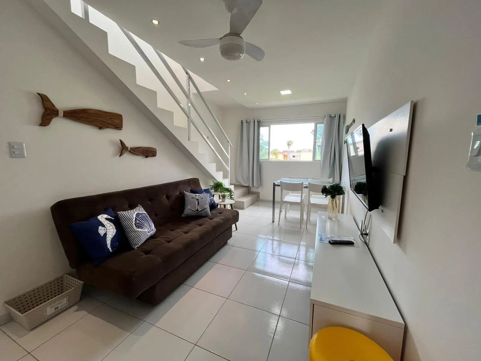 Dining area in Maria Farinha Residence / Prince - LocarHouse