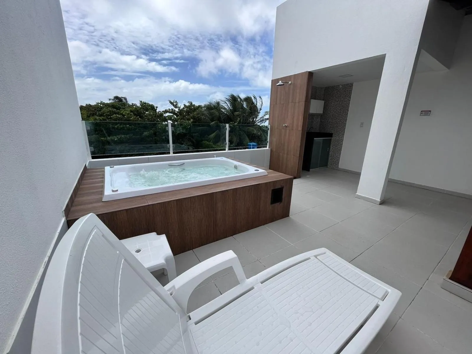 Hot Tub in Maria Farinha Residence / Prince - LocarHouse