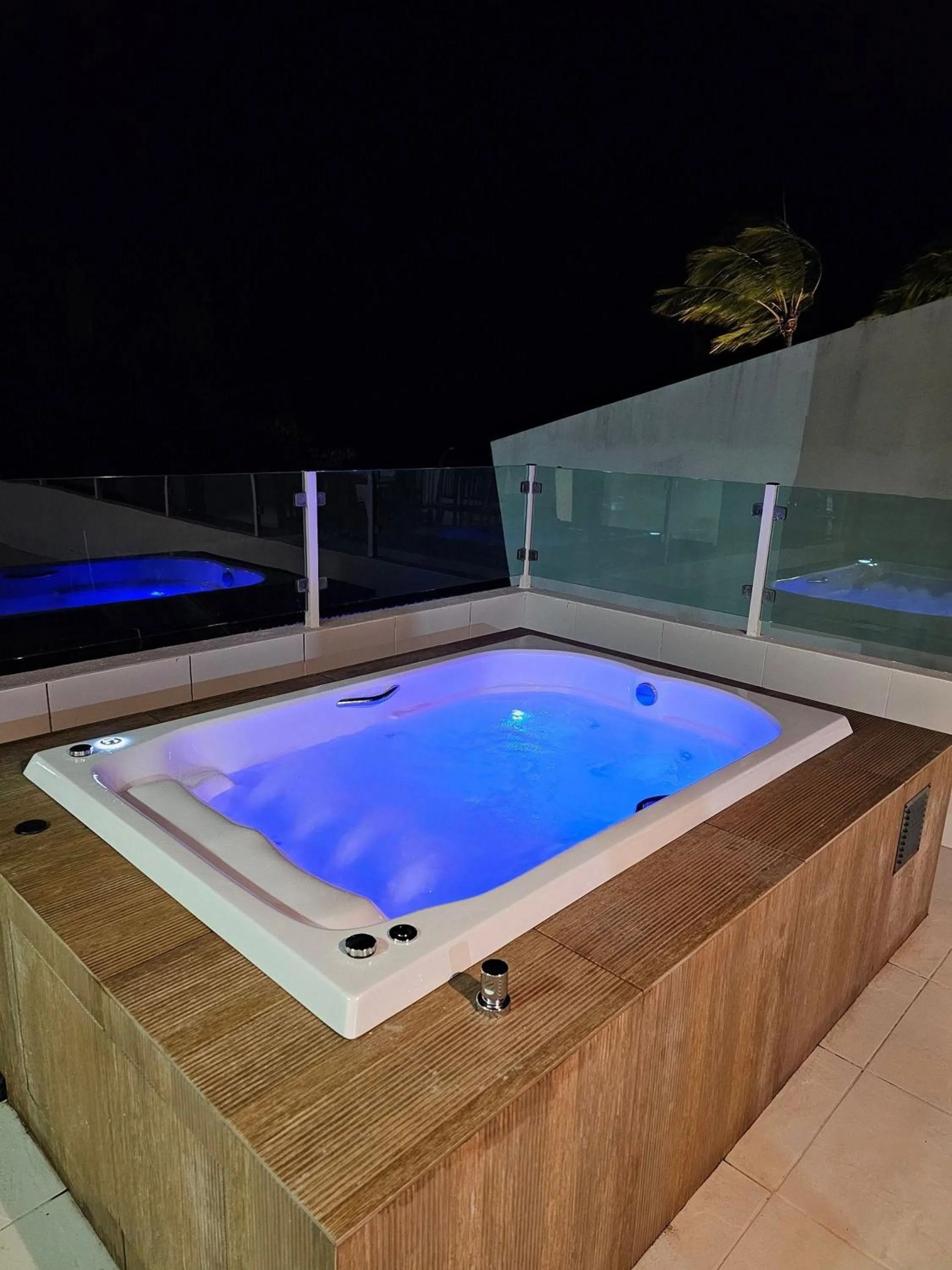 Hot Tub in Maria Farinha Residence / Prince - LocarHouse