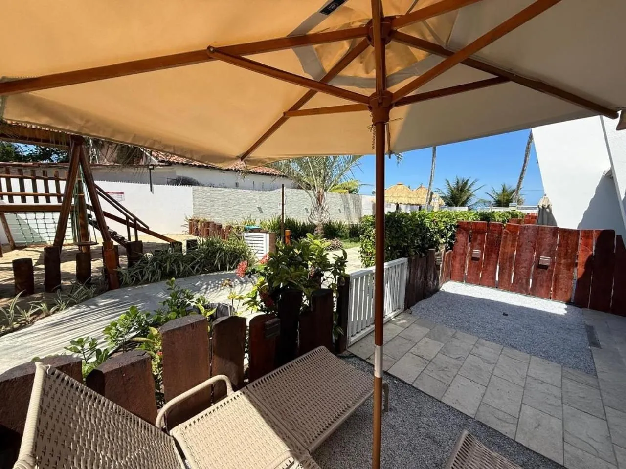 Balcony/Terrace in Maria Farinha Residence / Prince - LocarHouse